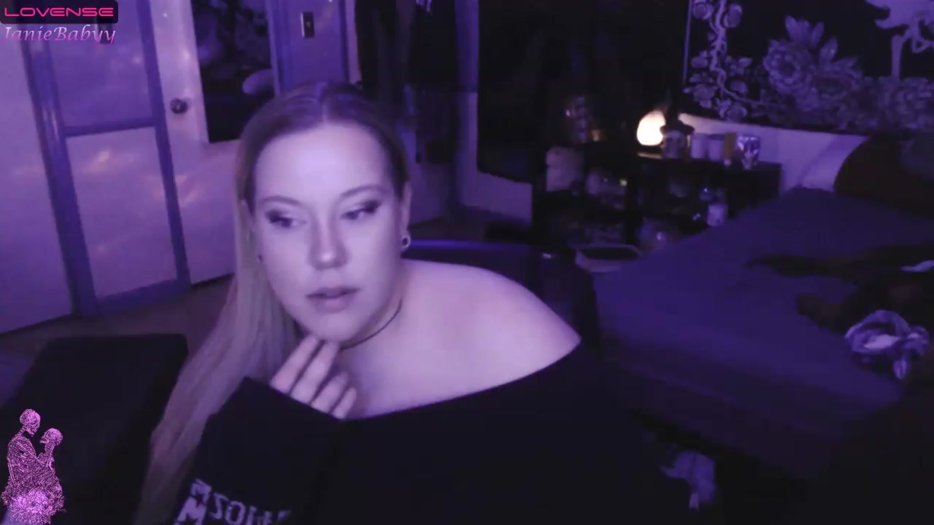 Gallery image thumbnail from JanieBabyy's myfreecams stream on, 03/20/2023, 12:21 image 17 of 20