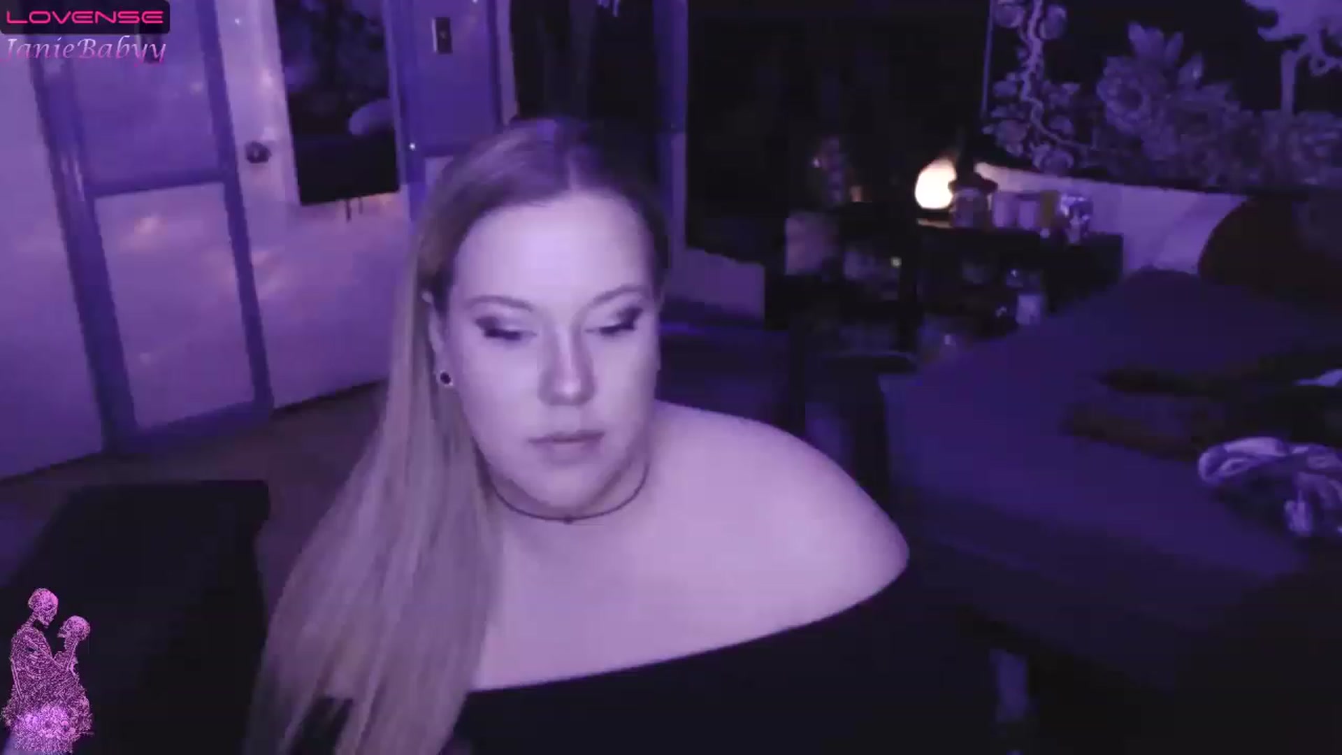 Gallery image thumbnail from JanieBabyy's myfreecams stream on, 03/20/2023, 12:21 image 15 of 20