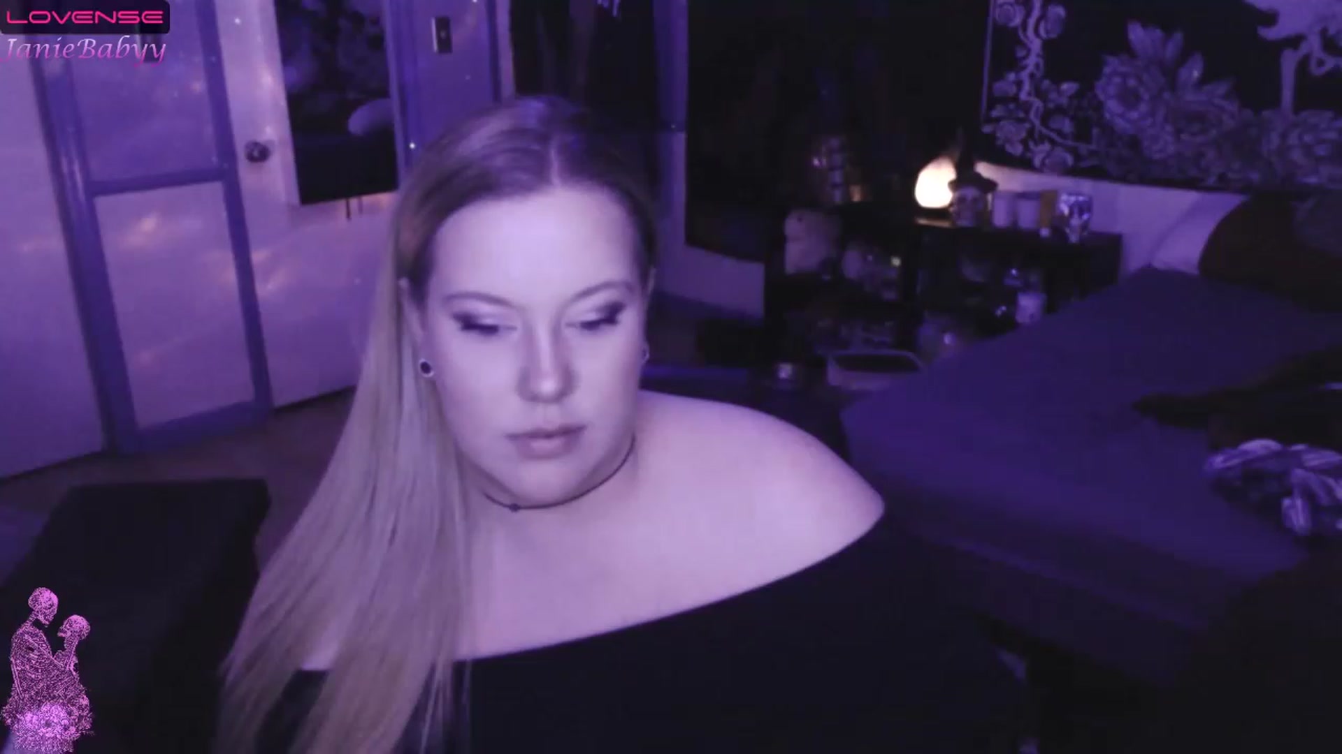 Gallery image thumbnail from JanieBabyy's myfreecams stream on, 03/20/2023, 12:21 image 10 of 20