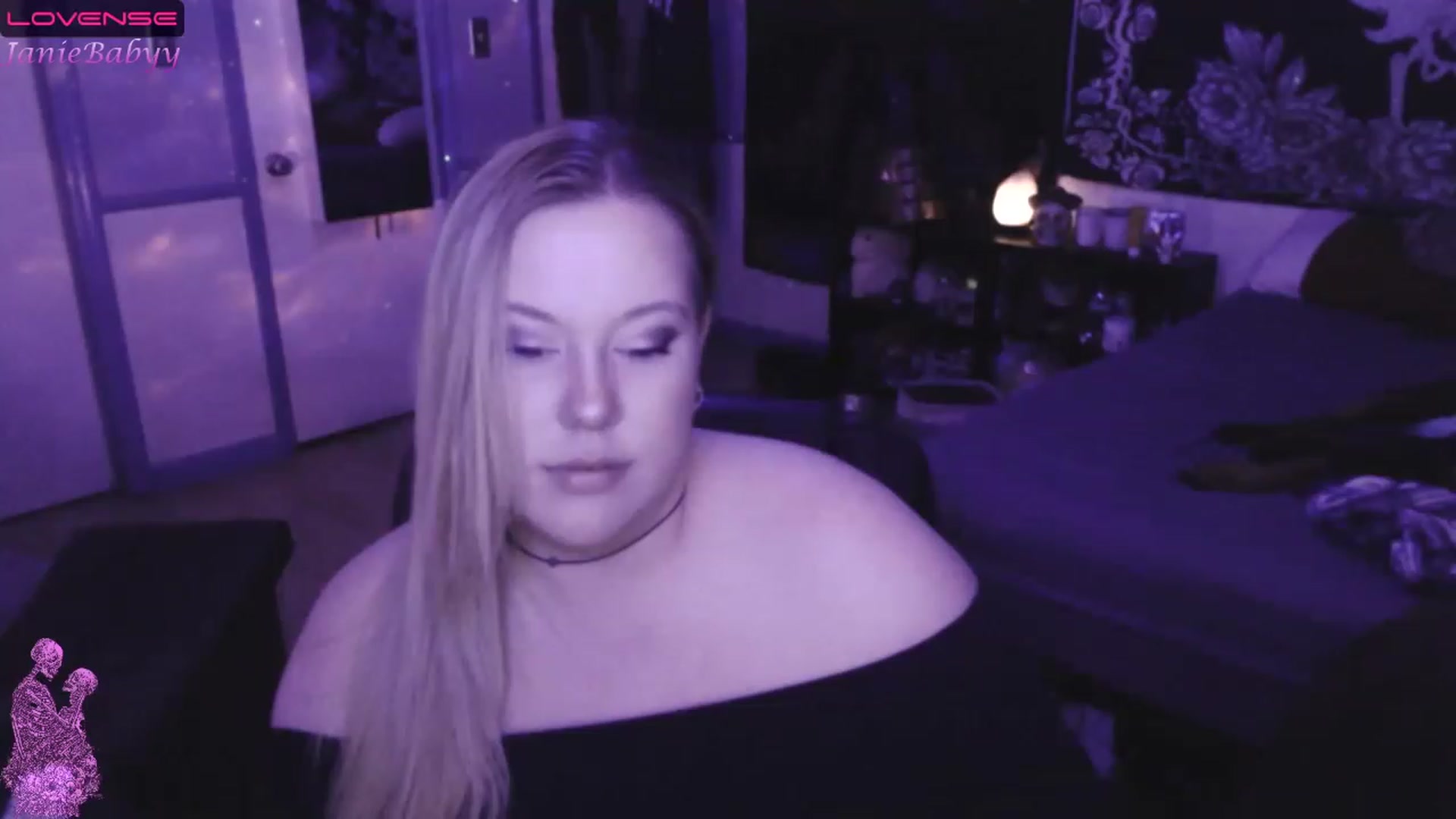Gallery image thumbnail from JanieBabyy's myfreecams stream on, 03/20/2023, 12:21 image 11 of 20