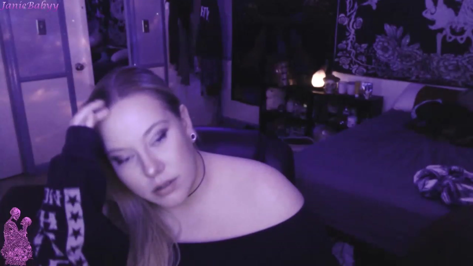 Gallery image thumbnail from JanieBabyy's myfreecams stream on, 03/20/2023, 16:05 image 6 of 20