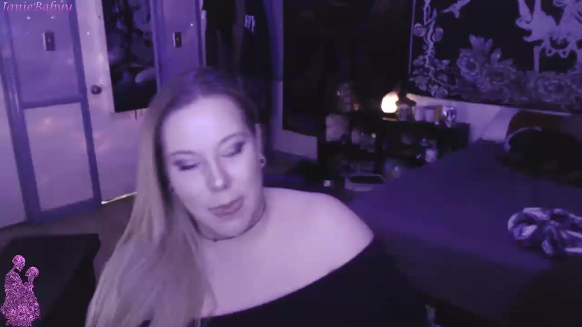 Gallery image thumbnail from JanieBabyy's myfreecams stream on, 03/20/2023, 16:05 image 5 of 20