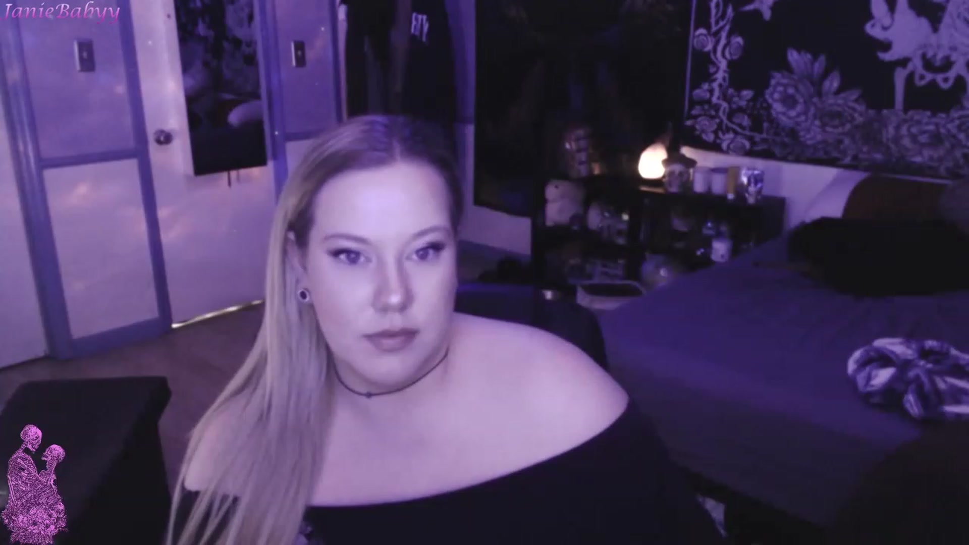 Gallery image thumbnail from JanieBabyy's myfreecams stream on, 03/20/2023, 16:05 image 12 of 20