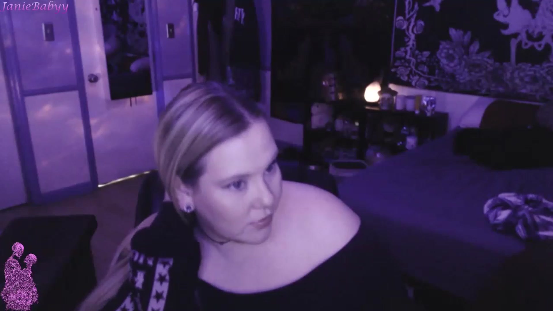 Gallery image thumbnail from JanieBabyy's myfreecams stream on, 03/20/2023, 16:05 image 13 of 20