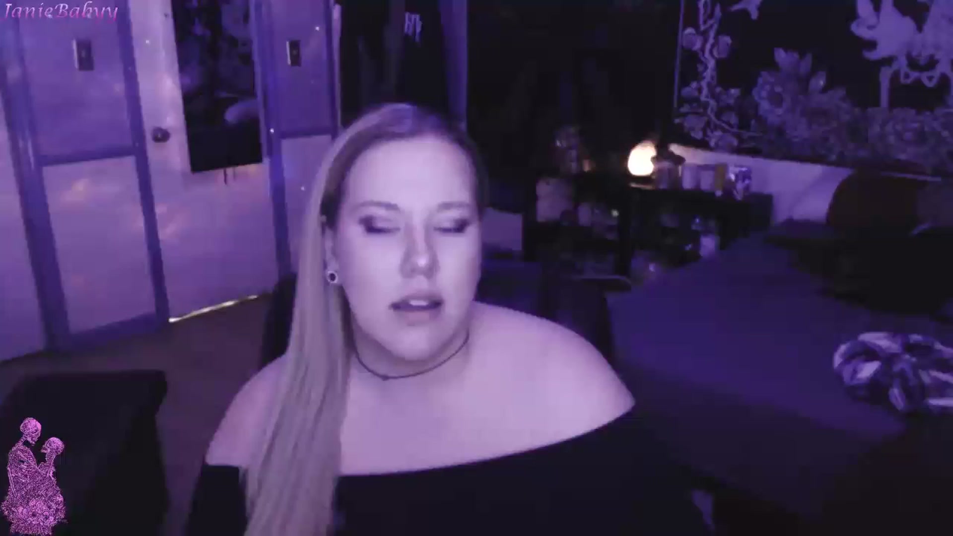 Gallery image thumbnail from JanieBabyy's myfreecams stream on, 03/20/2023, 16:05 image 16 of 20