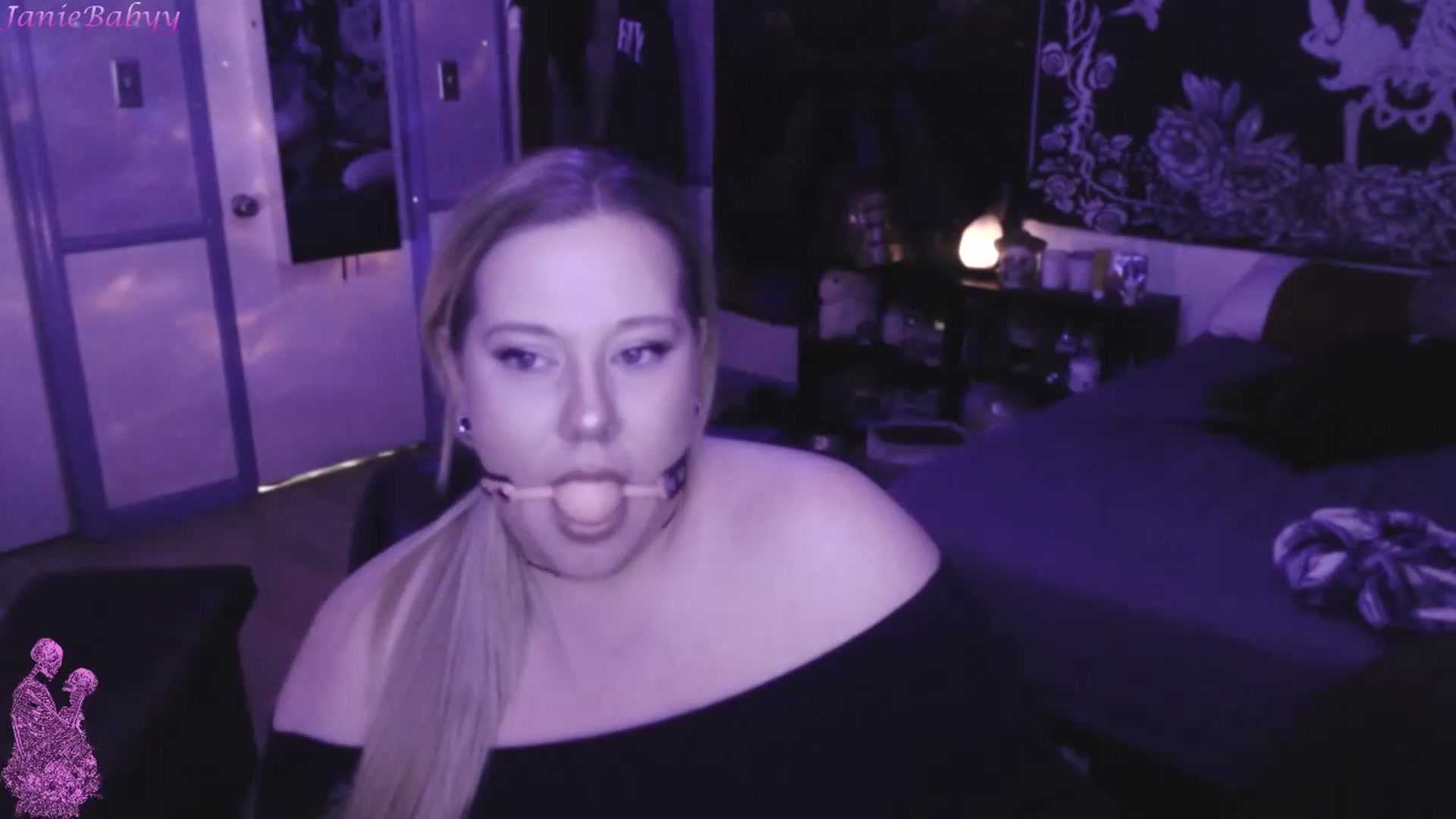 Gallery image thumbnail from JanieBabyy's myfreecams stream on, 03/20/2023, 16:05 image 14 of 20