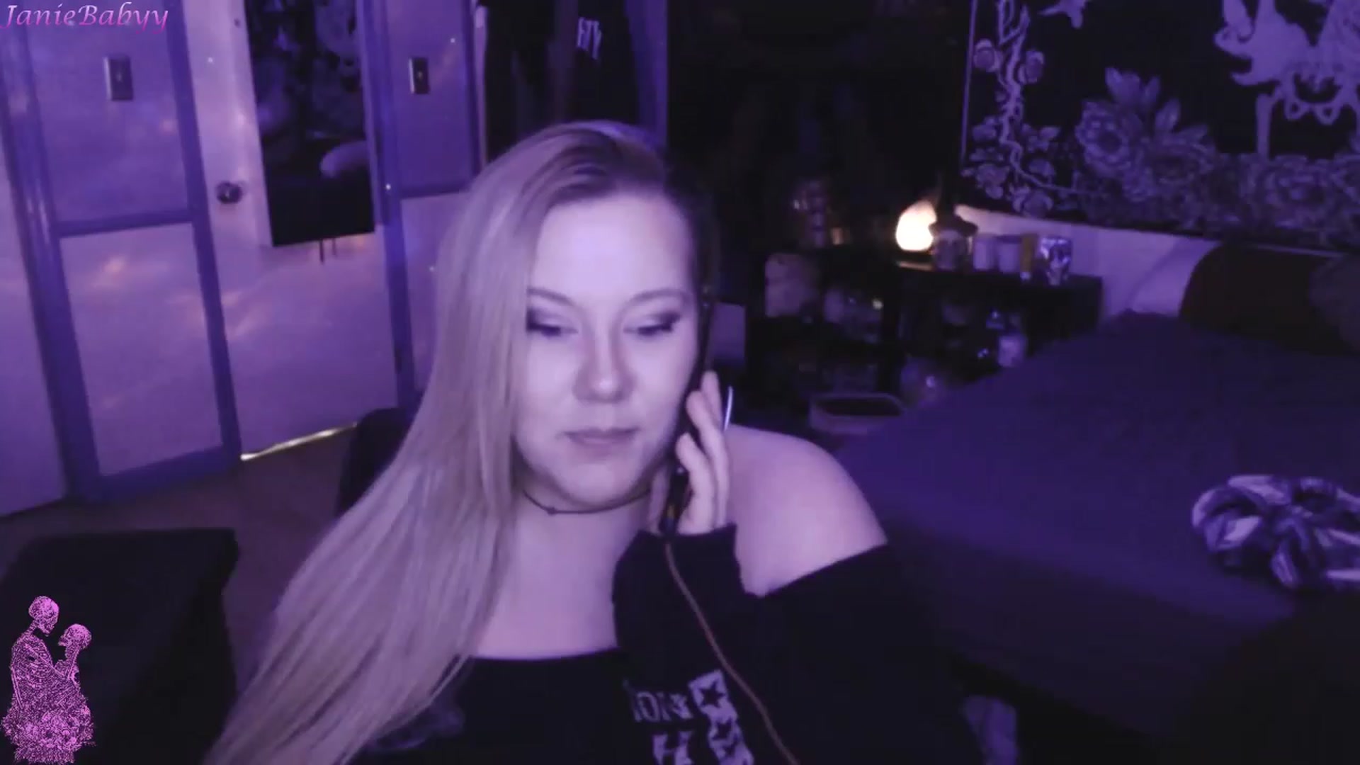 Gallery image thumbnail from JanieBabyy's myfreecams stream on, 03/20/2023, 16:22 image 10 of 20