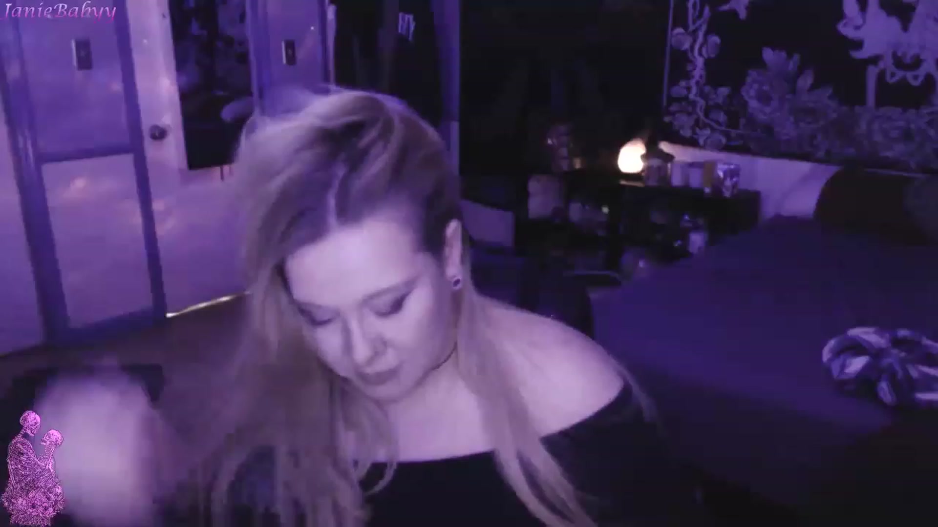 Gallery image thumbnail from JanieBabyy's myfreecams stream on, 03/20/2023, 16:22 image 1 of 20
