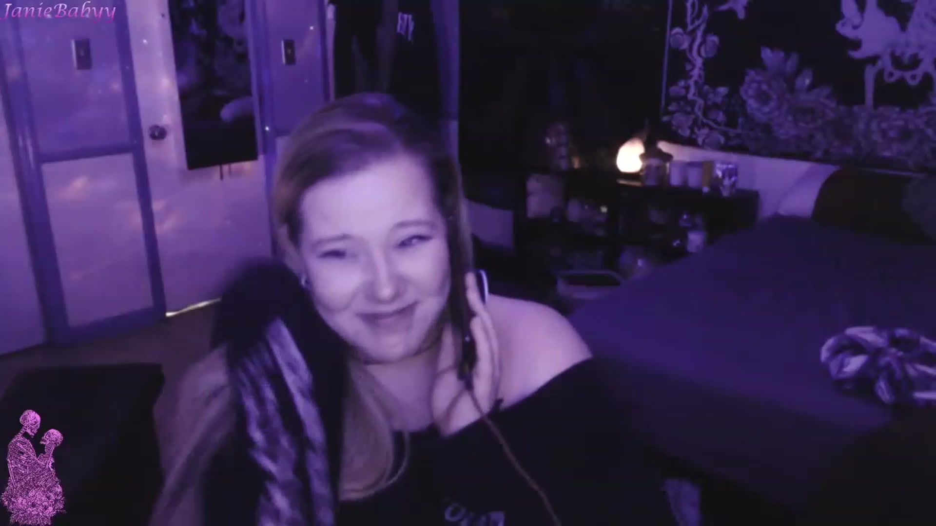 Gallery image thumbnail from JanieBabyy's myfreecams stream on, 03/20/2023, 16:22 image 13 of 20