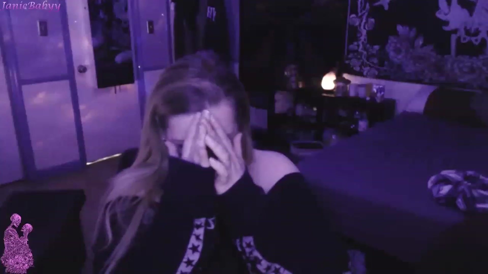 Gallery image thumbnail from JanieBabyy's myfreecams stream on, 03/20/2023, 16:22 image 16 of 20