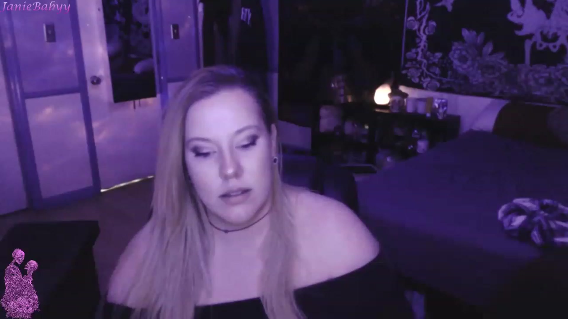 Gallery image thumbnail from JanieBabyy's myfreecams stream on, 03/20/2023, 16:22 image 4 of 20