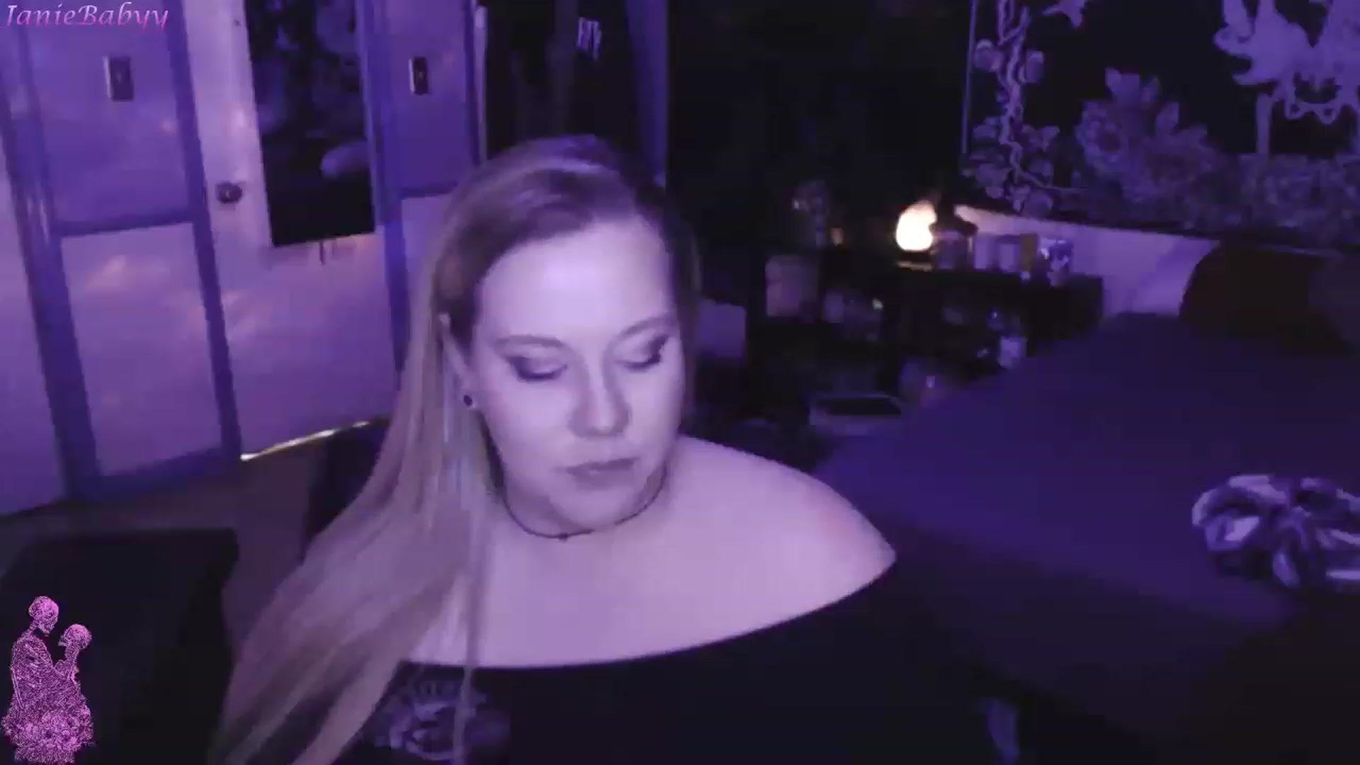 Gallery image thumbnail from JanieBabyy's myfreecams stream on, 03/20/2023, 16:22 image 19 of 20