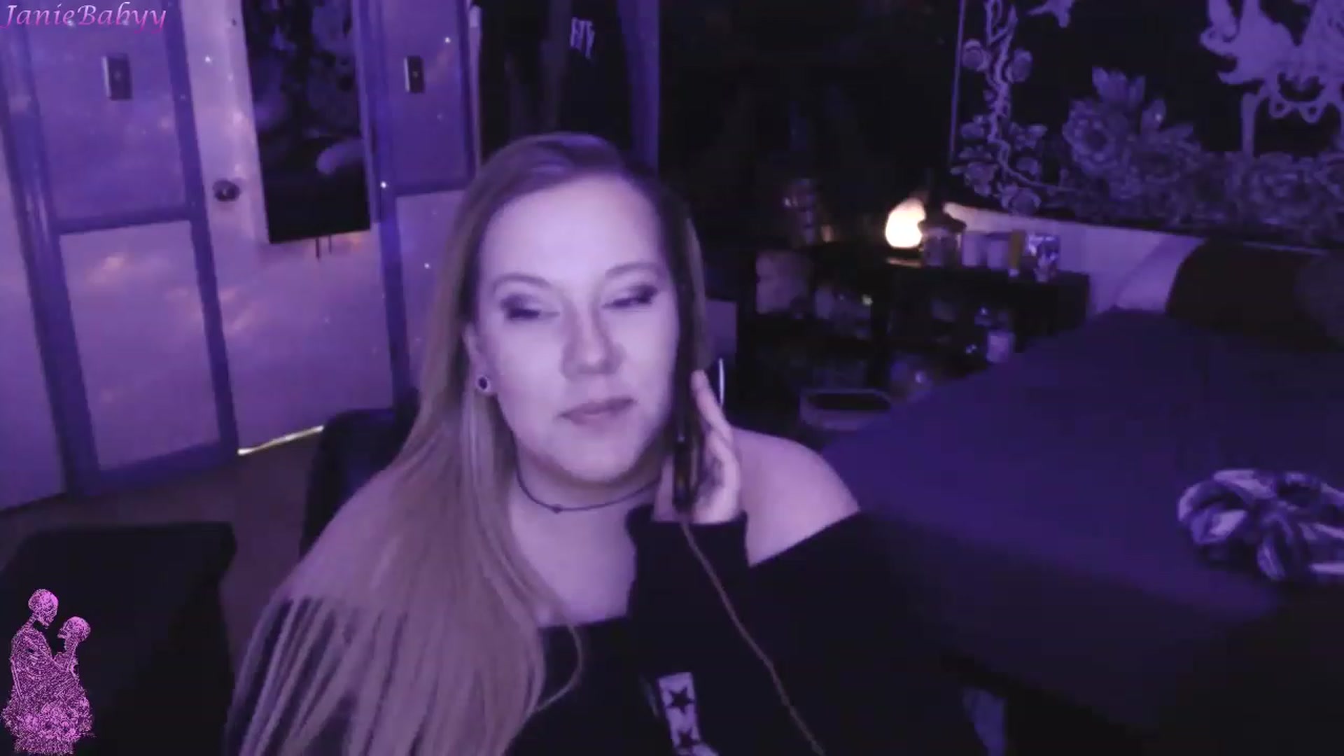Gallery image thumbnail from JanieBabyy's myfreecams stream on, 03/20/2023, 16:22 image 14 of 20