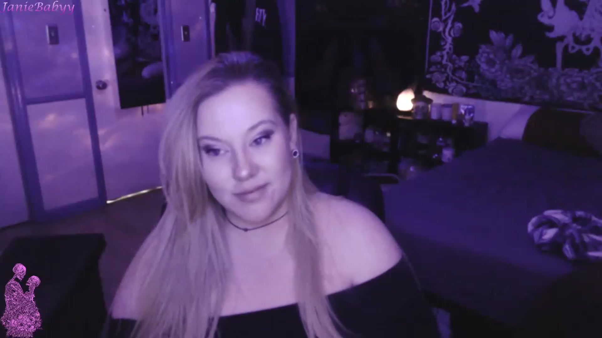Gallery image thumbnail from JanieBabyy's myfreecams stream on, 03/20/2023, 16:22 image 2 of 20
