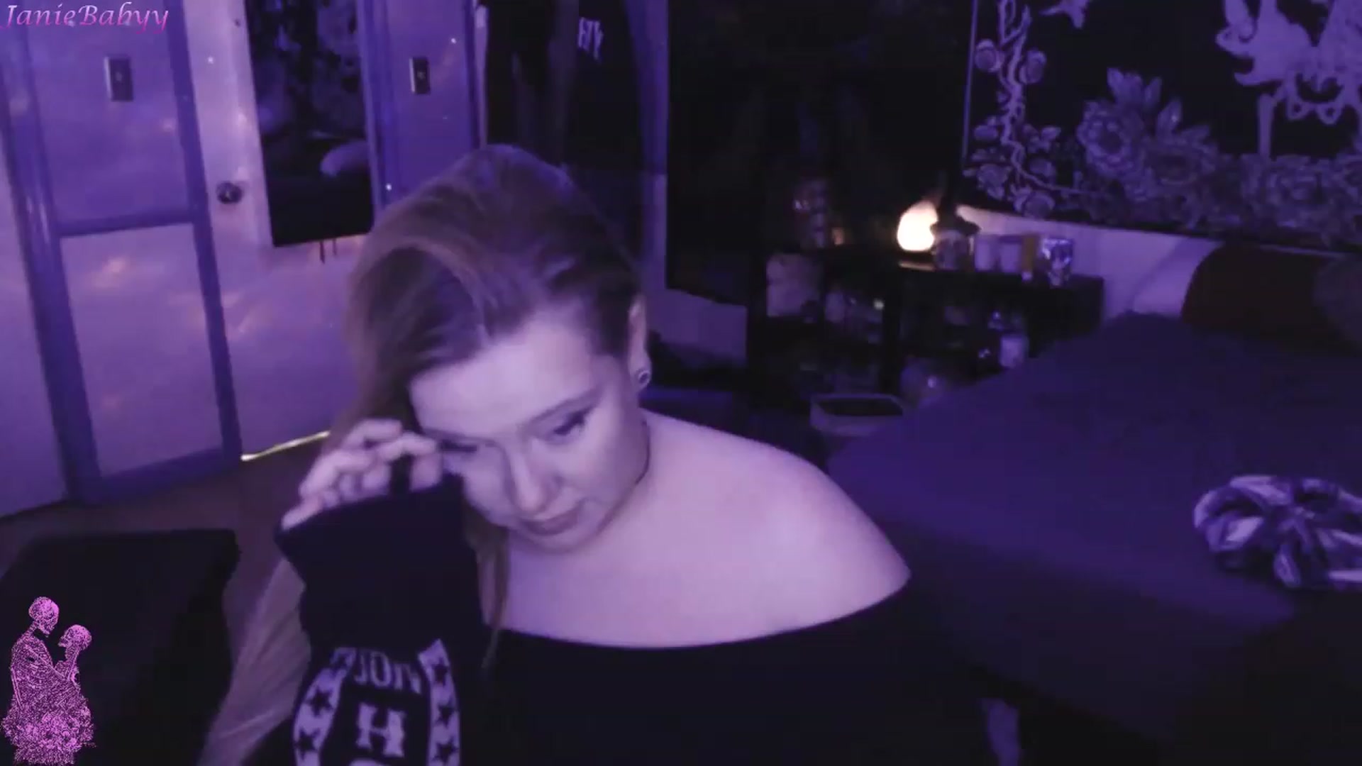 Gallery image thumbnail from JanieBabyy's myfreecams stream on, 03/20/2023, 16:22 image 9 of 20