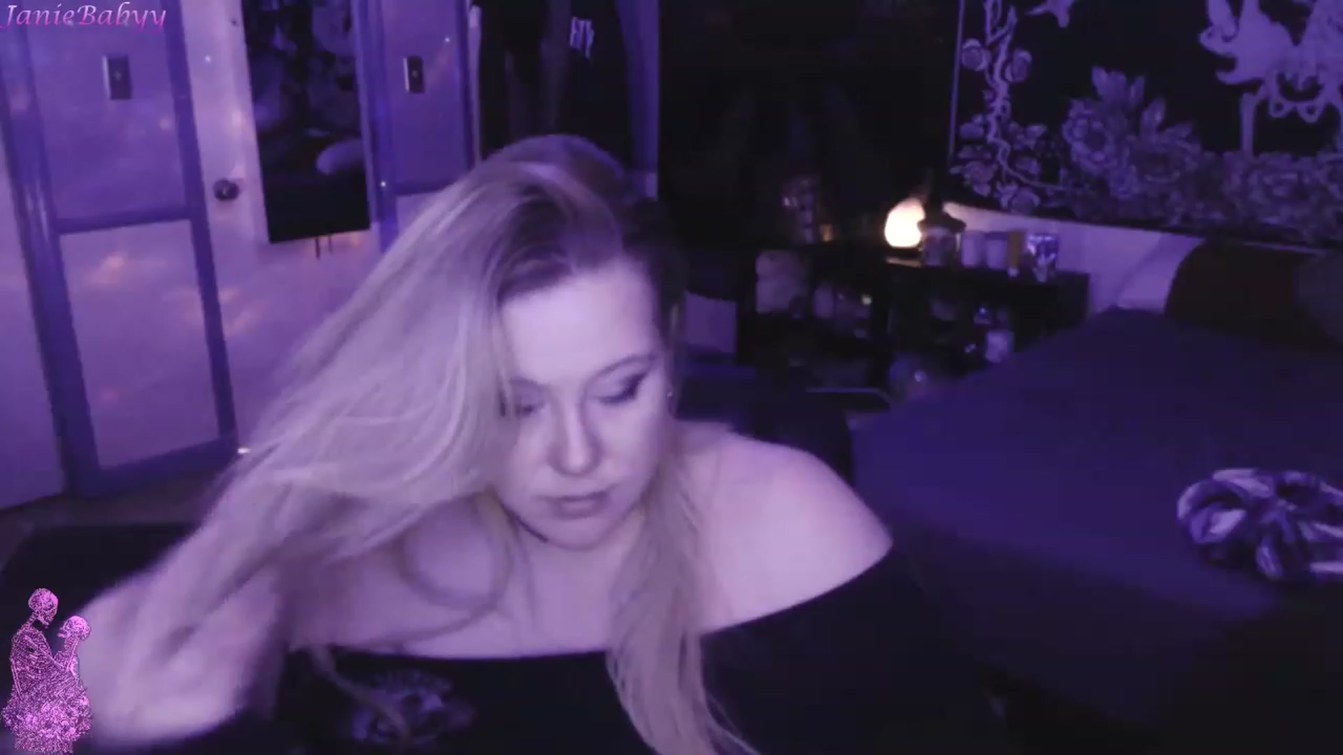 Gallery image thumbnail from JanieBabyy's myfreecams stream on, 03/20/2023, 16:22 image 5 of 20