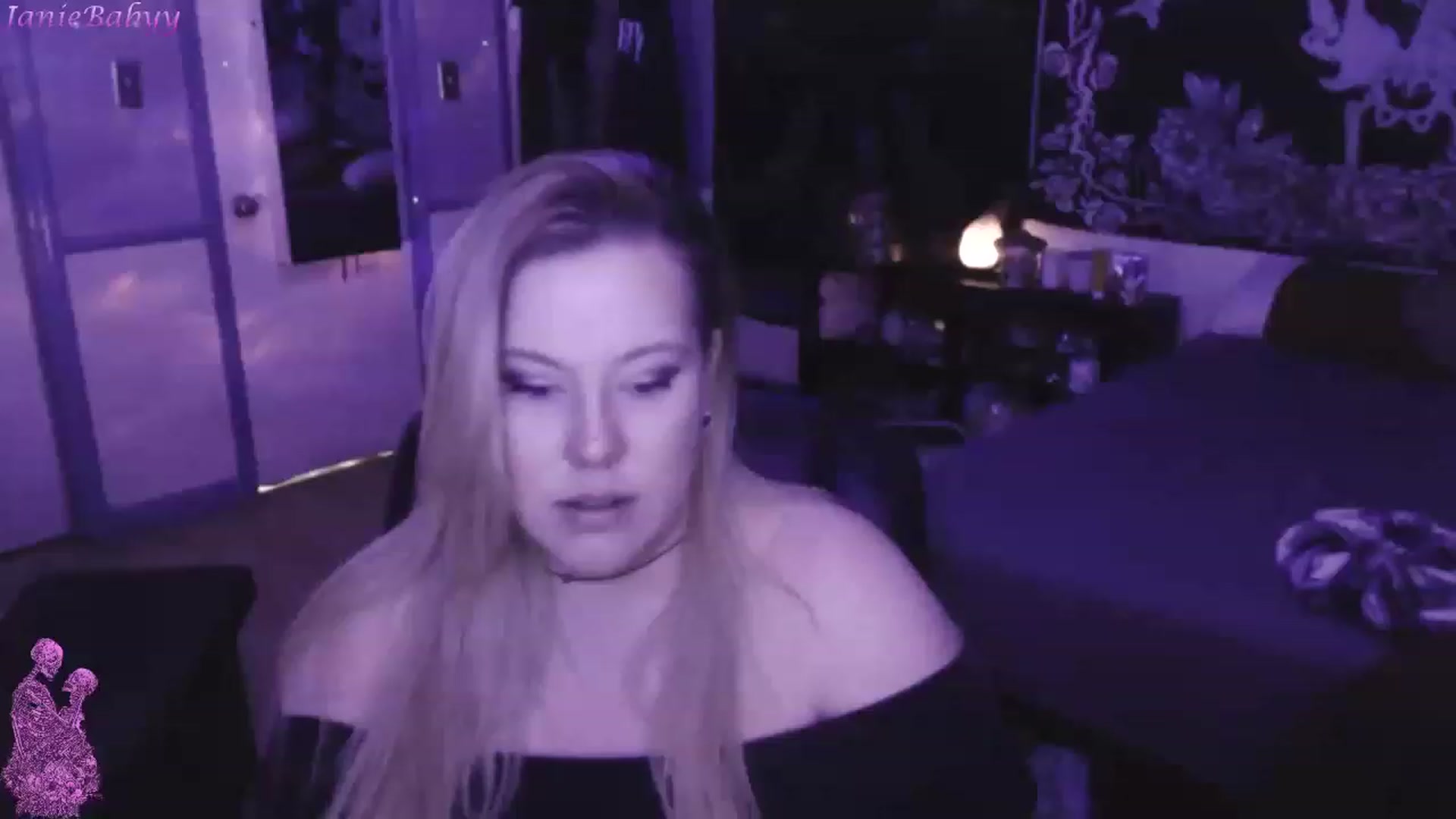Gallery image thumbnail from JanieBabyy's myfreecams stream on, 03/20/2023, 16:22 image 6 of 20