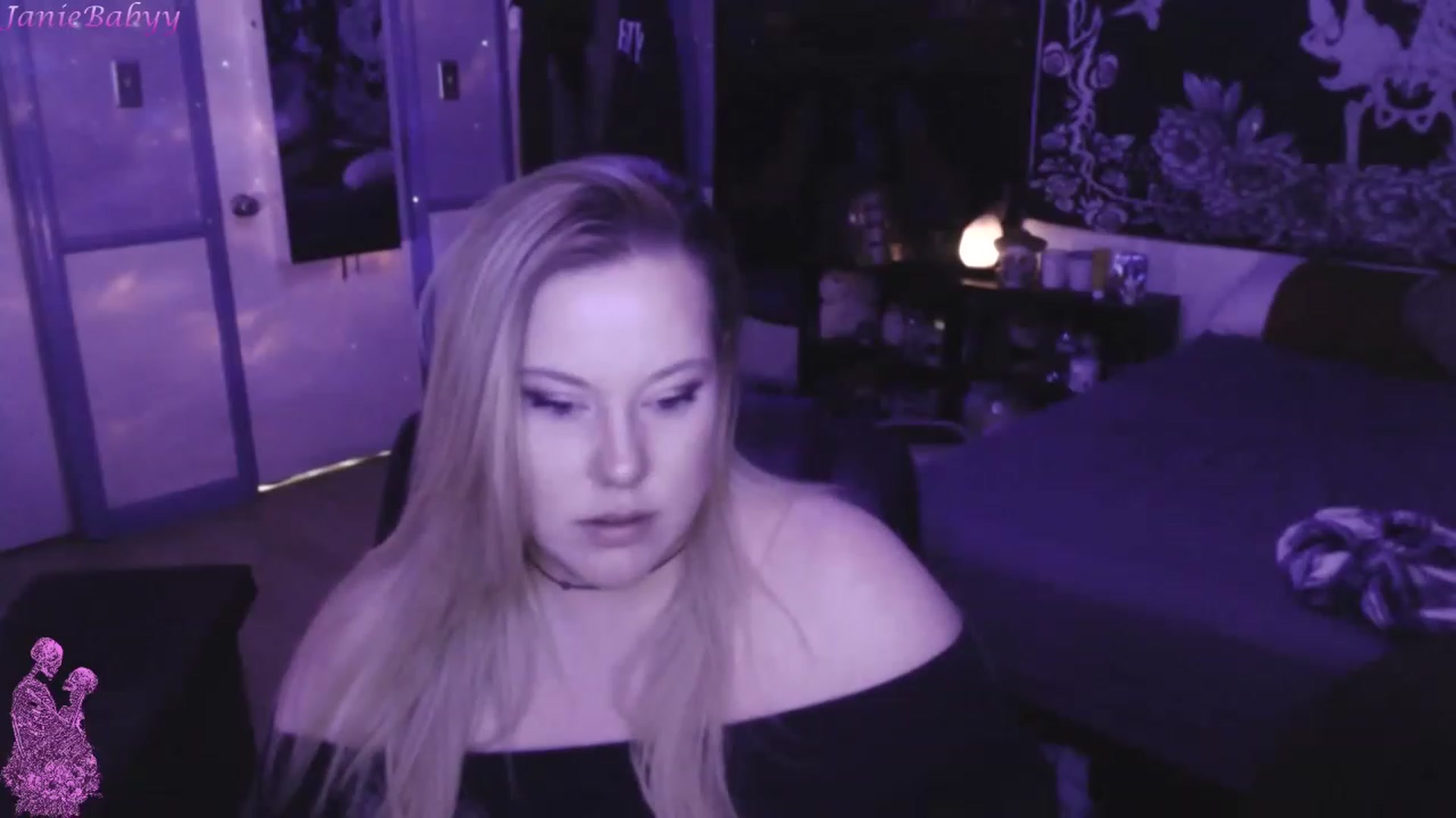 Gallery image thumbnail from JanieBabyy's myfreecams stream on, 03/20/2023, 16:22 image 7 of 20