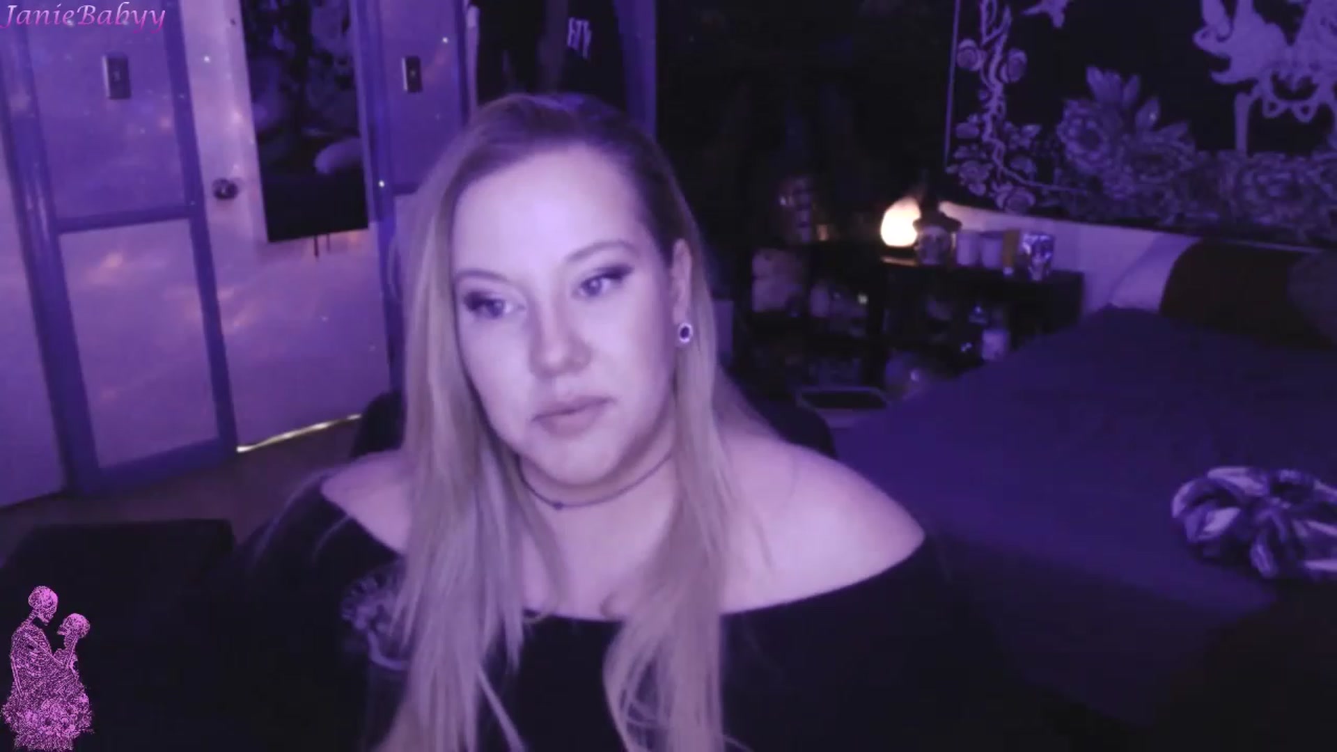 Gallery image thumbnail from JanieBabyy's myfreecams stream on, 03/20/2023, 16:22 image 8 of 20