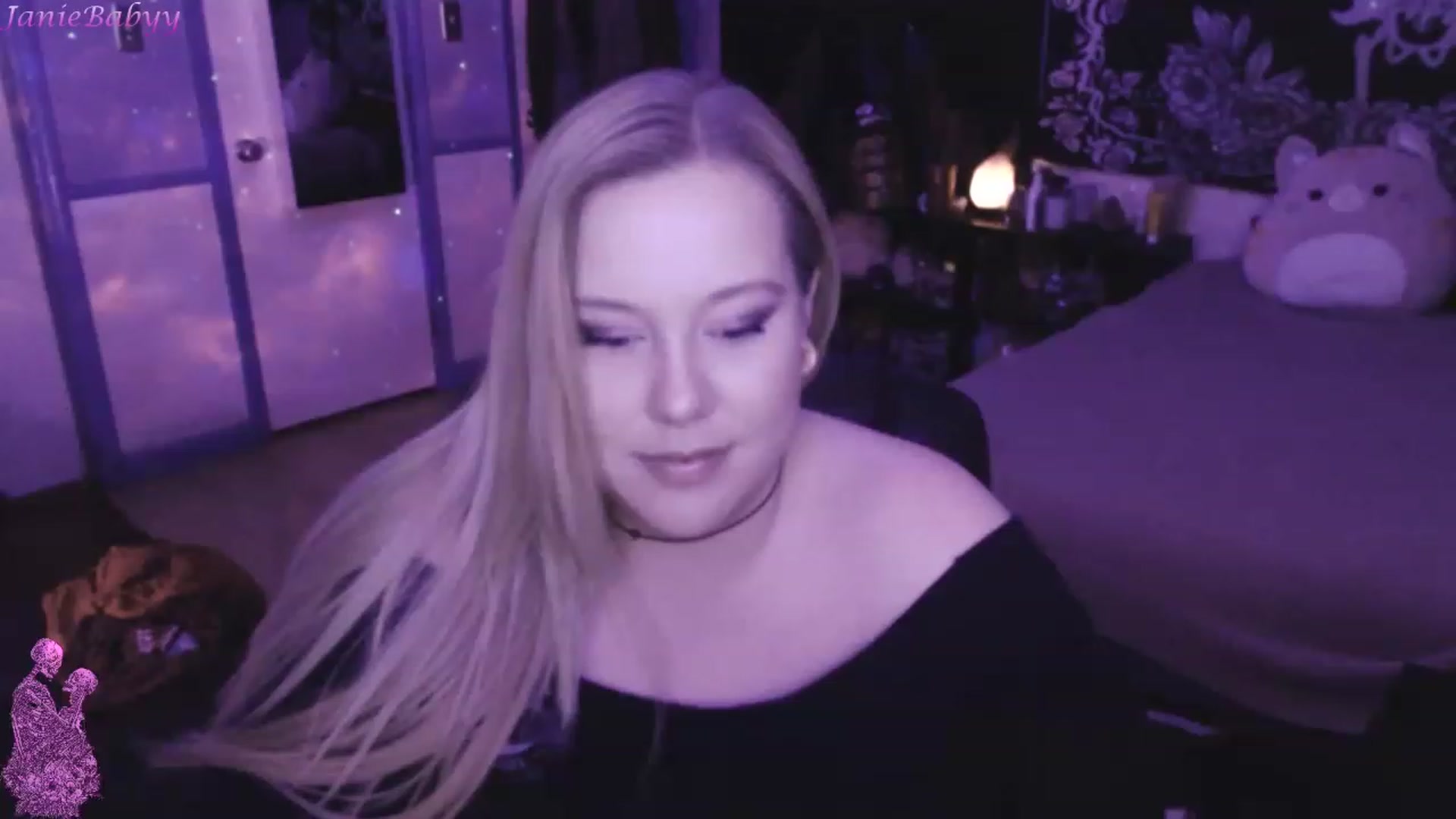 Gallery image thumbnail from JanieBabyy's myfreecams stream on, 03/31/2023, 16:04 image 15 of 20