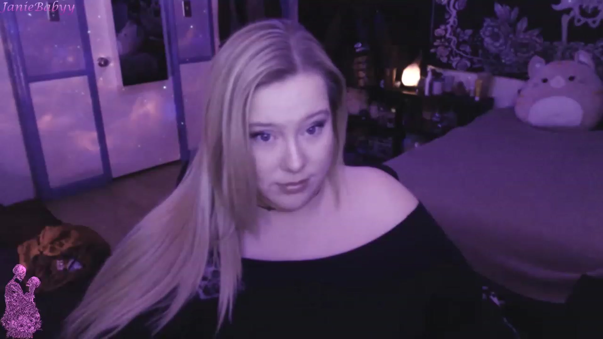 Gallery image thumbnail from JanieBabyy's myfreecams stream on, 03/31/2023, 16:04 image 2 of 20