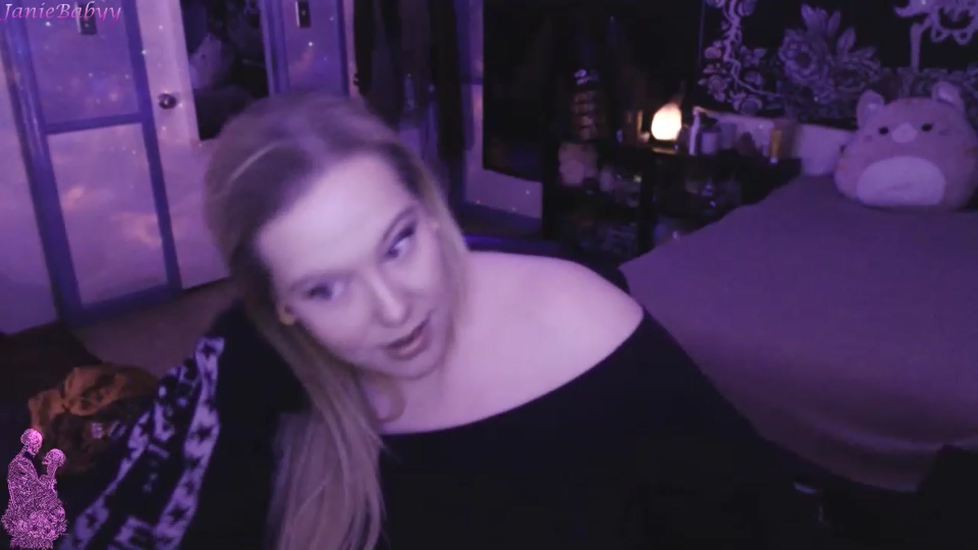 Gallery image thumbnail from JanieBabyy's myfreecams stream on, 03/31/2023, 16:04 image 17 of 20