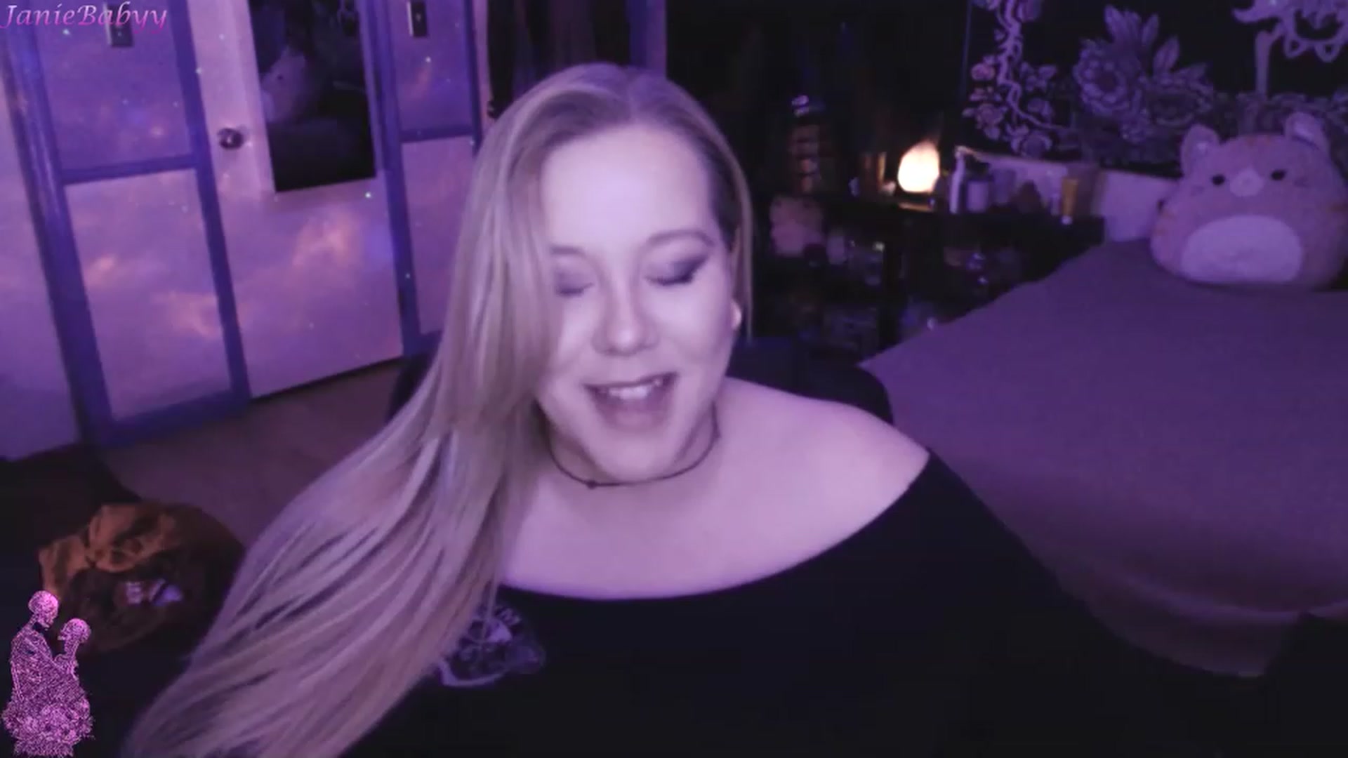 Gallery image thumbnail from JanieBabyy's myfreecams stream on, 03/31/2023, 16:04 image 8 of 20