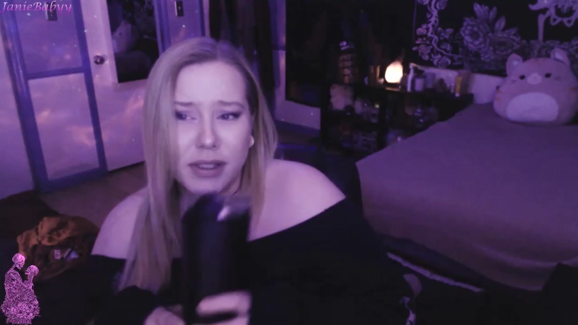 Gallery image thumbnail from JanieBabyy's myfreecams stream on, 03/31/2023, 16:49 image 13 of 20