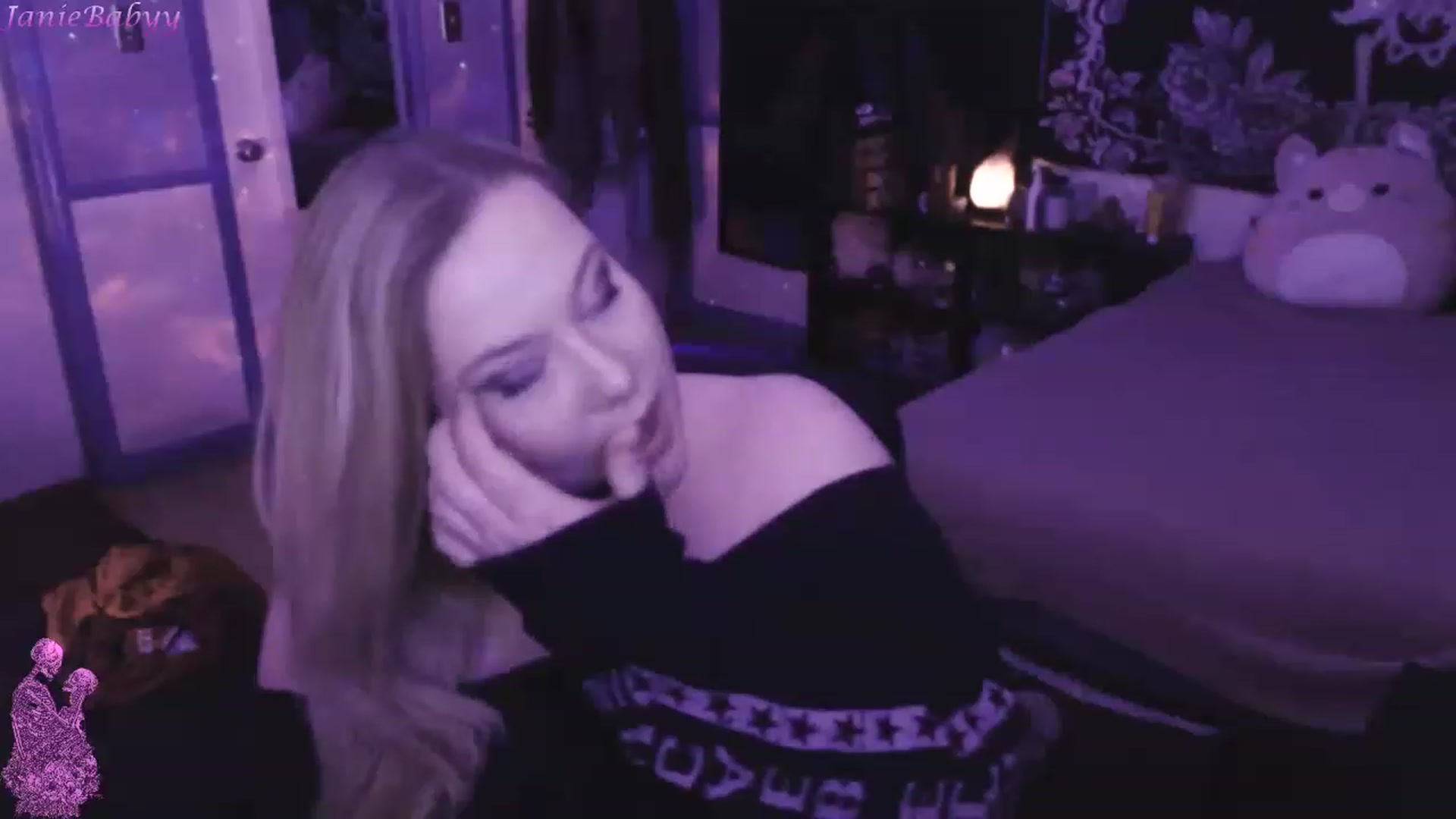 Gallery image thumbnail from JanieBabyy's myfreecams stream on, 03/31/2023, 16:49 image 5 of 20