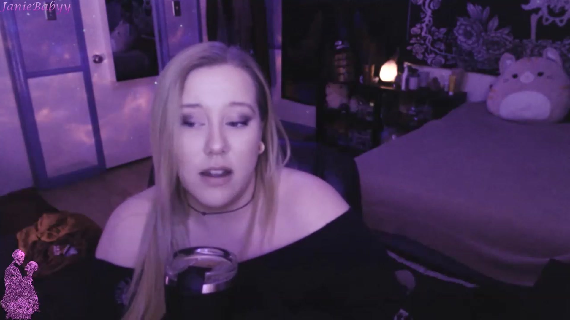 Gallery image thumbnail from JanieBabyy's myfreecams stream on, 03/31/2023, 16:49 image 14 of 20