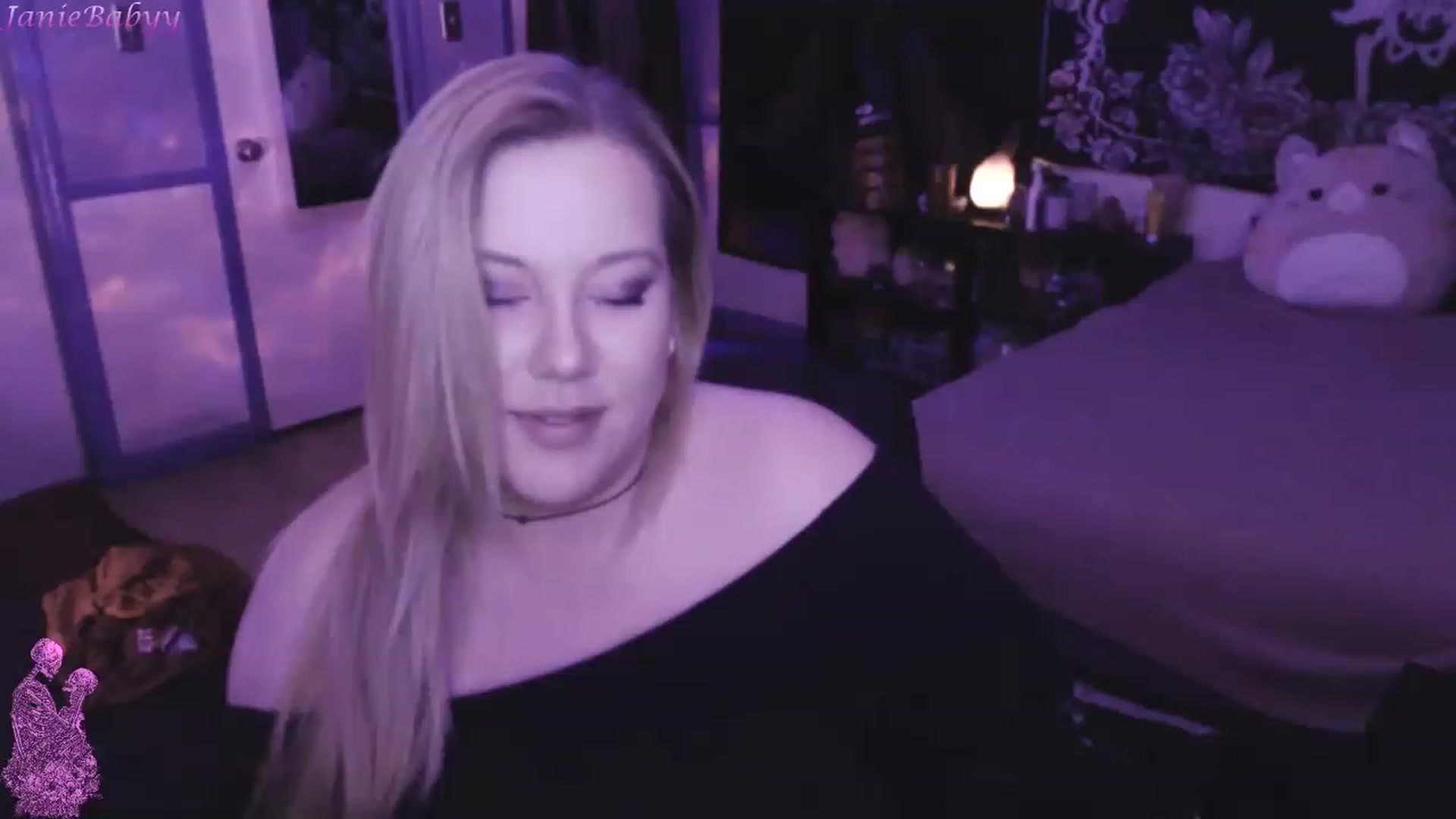 Gallery image thumbnail from JanieBabyy's myfreecams stream on, 03/31/2023, 16:49 image 3 of 20