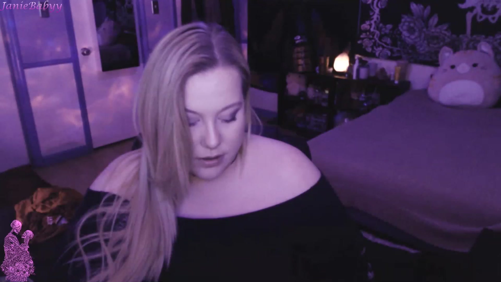 Gallery image thumbnail from JanieBabyy's myfreecams stream on, 03/31/2023, 16:49 image 10 of 20