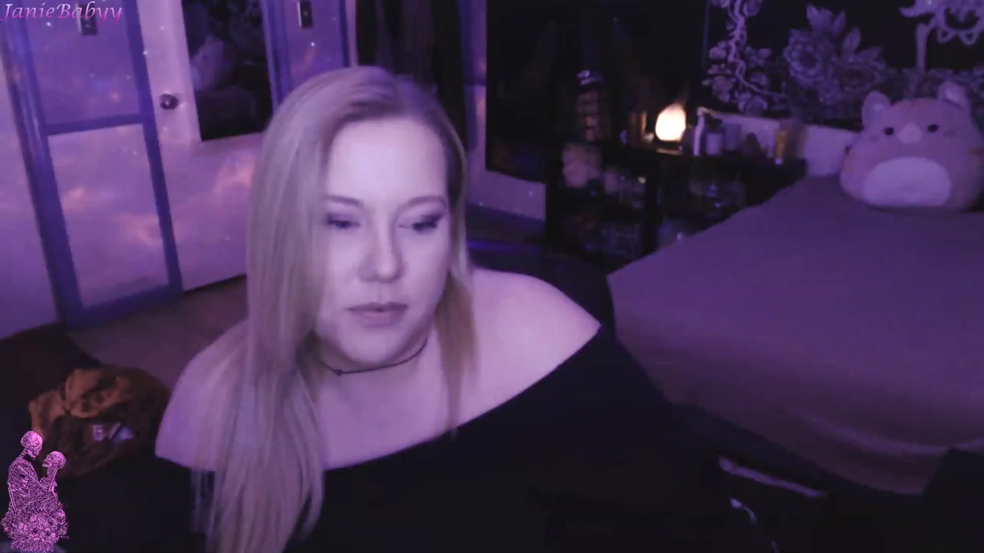 Gallery image thumbnail from JanieBabyy's myfreecams stream on, 03/31/2023, 16:49 image 12 of 20