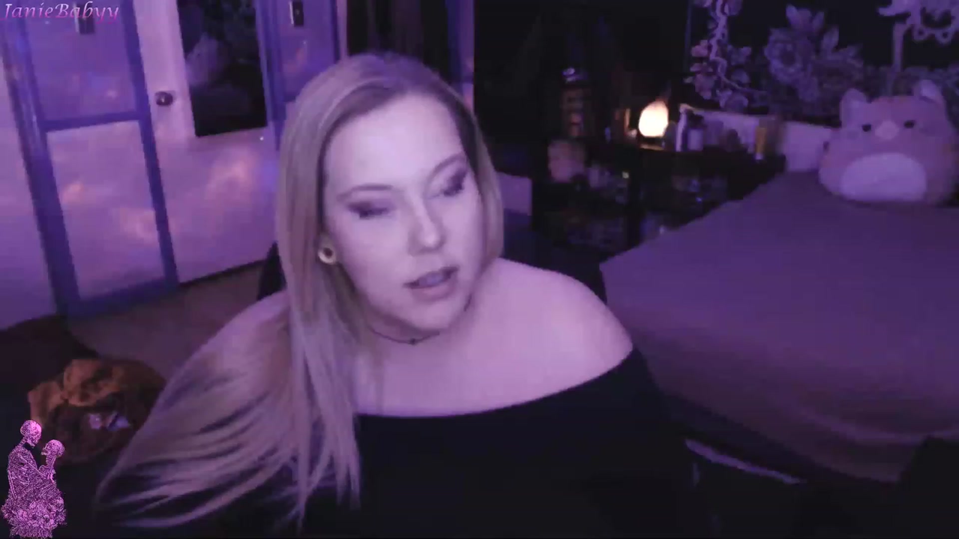 Gallery image thumbnail from JanieBabyy's myfreecams stream on, 03/31/2023, 16:49 image 2 of 20