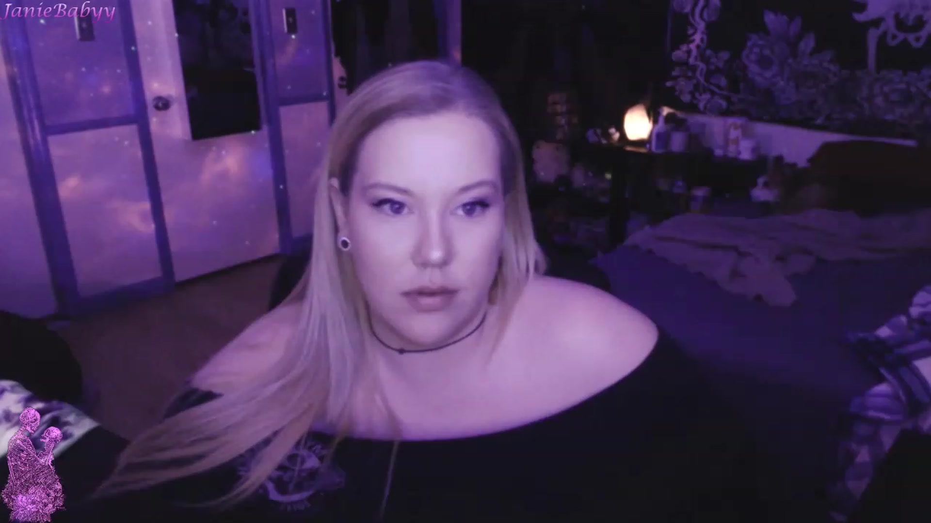 Gallery image thumbnail from JanieBabyy's myfreecams stream on, 04/03/2023, 17:40 image 18 of 20