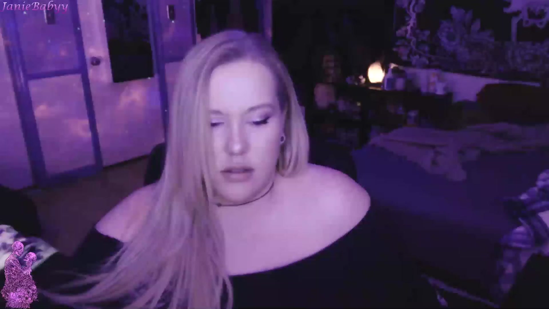 Gallery image thumbnail from JanieBabyy's myfreecams stream on, 04/03/2023, 17:40 image 15 of 20