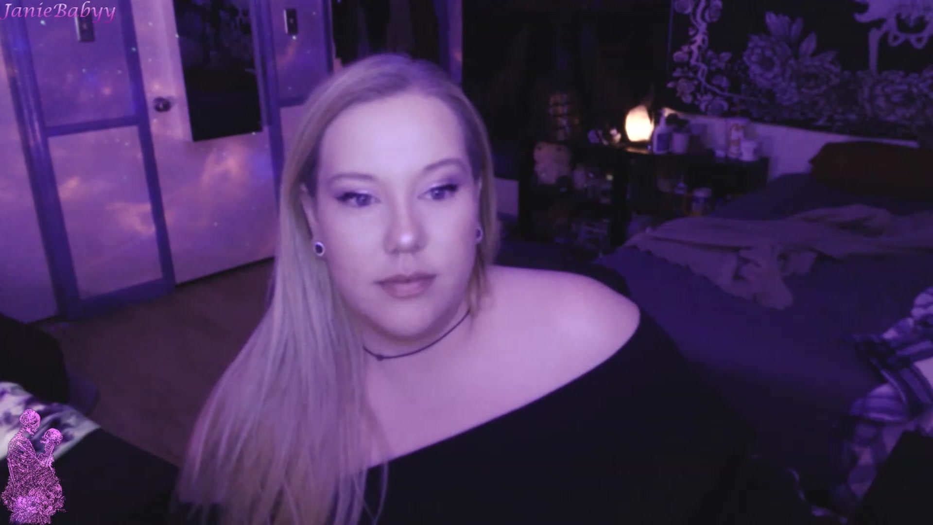 Gallery image thumbnail from JanieBabyy's myfreecams stream on, 04/03/2023, 17:40 image 4 of 20