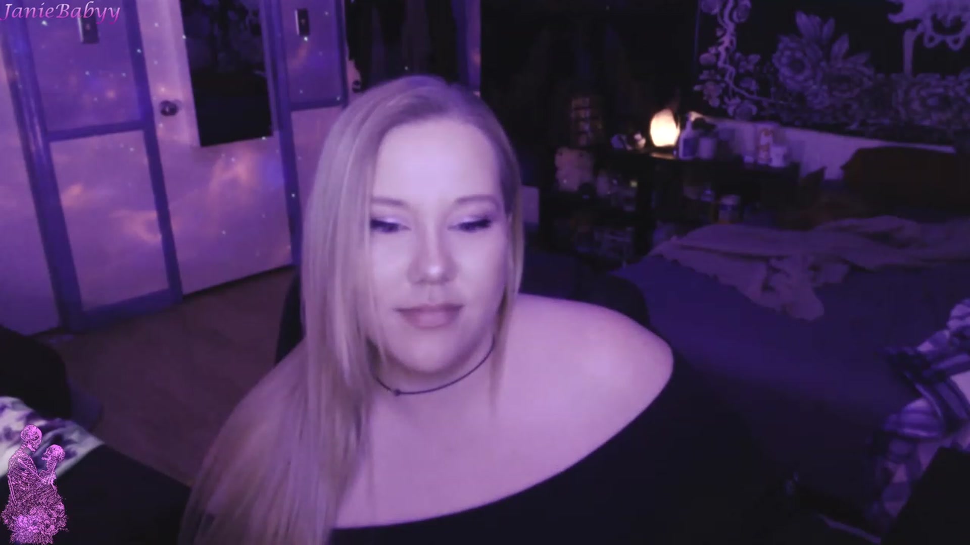 Gallery image thumbnail from JanieBabyy's myfreecams stream on, 04/03/2023, 17:40 image 7 of 20