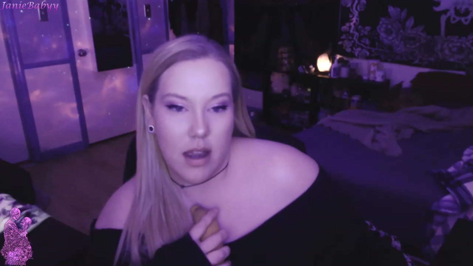 Gallery image thumbnail from JanieBabyy's myfreecams stream on, 04/03/2023, 17:40 image 6 of 20
