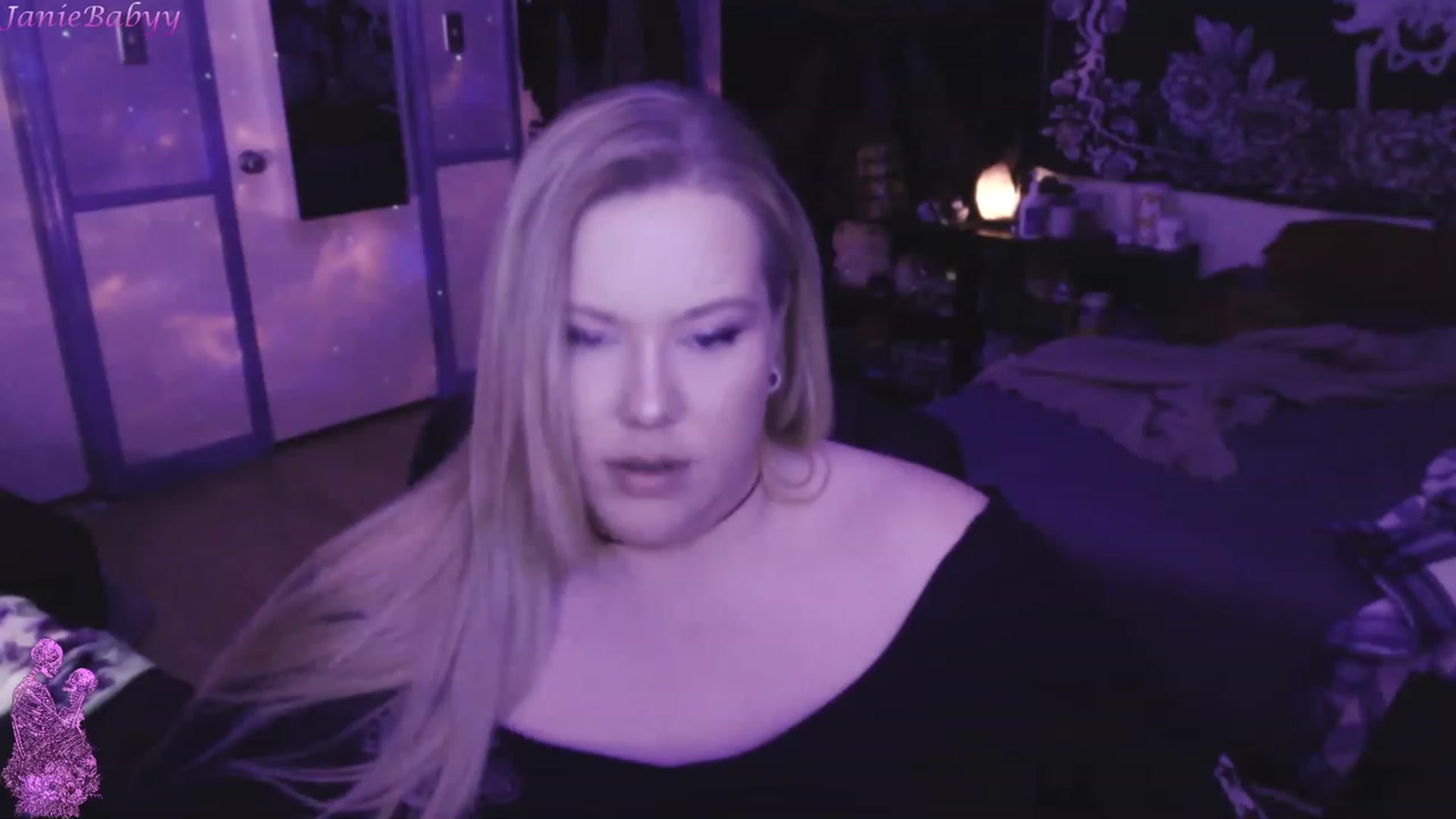 Gallery image thumbnail from JanieBabyy's myfreecams stream on, 04/03/2023, 17:40 image 10 of 20