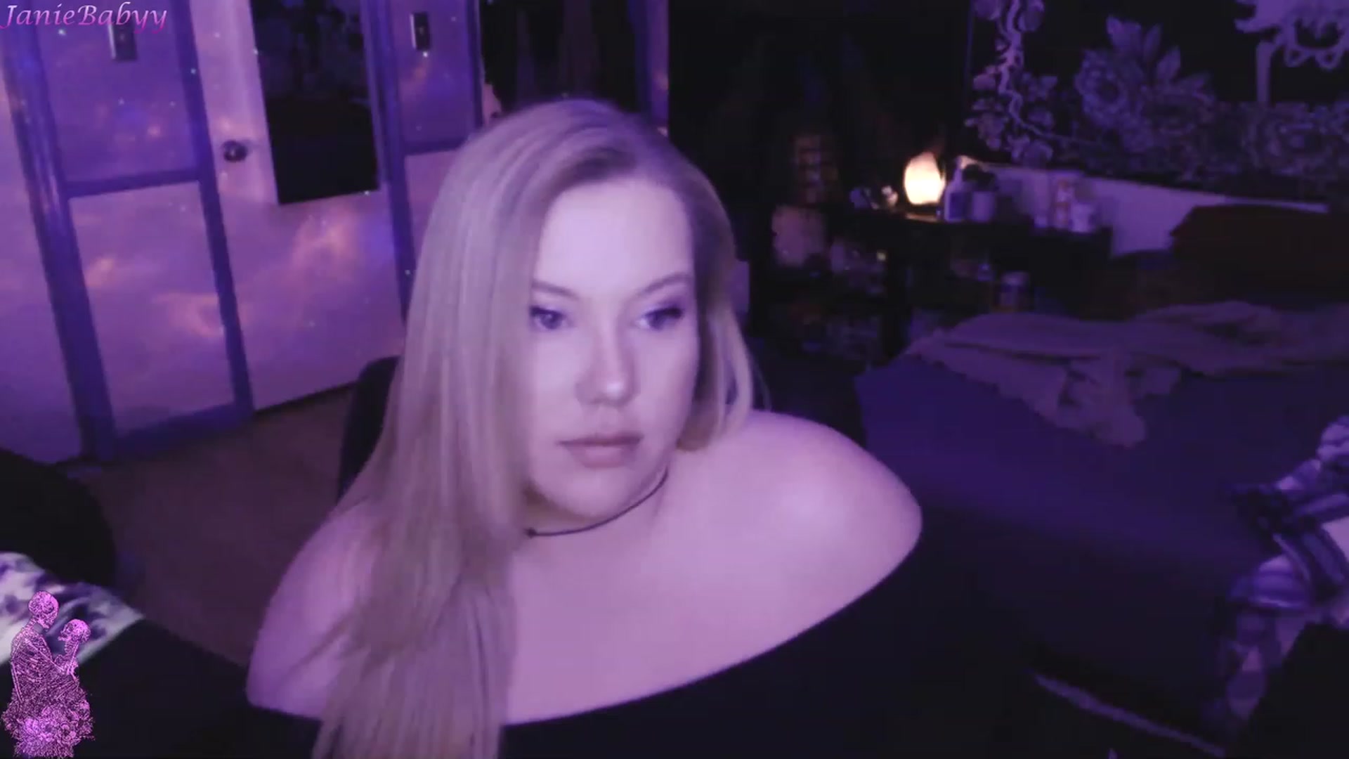 Gallery image thumbnail from JanieBabyy's myfreecams stream on, 04/03/2023, 17:40 image 16 of 20