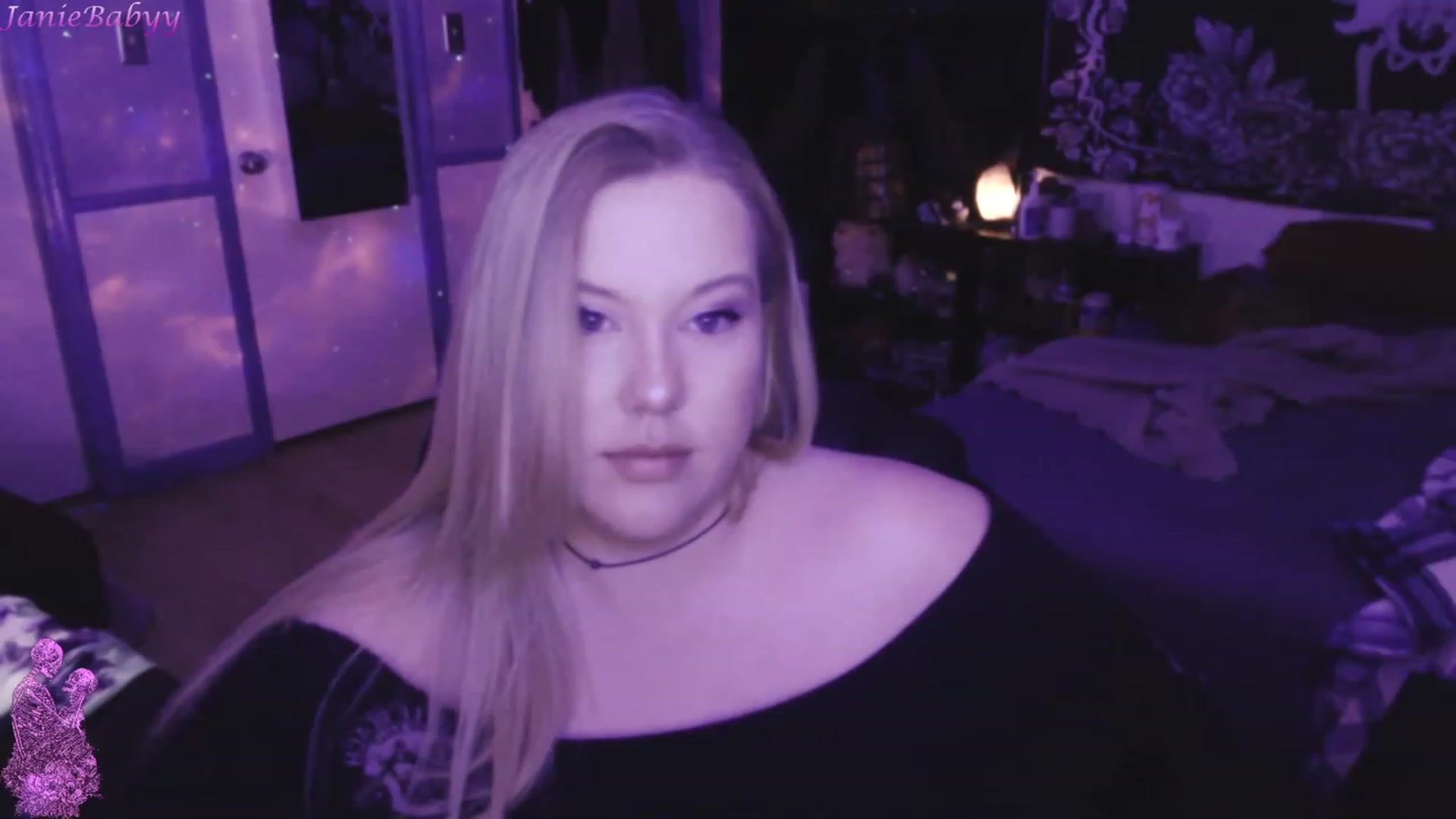 Gallery image thumbnail from JanieBabyy's myfreecams stream on, 04/03/2023, 17:40 image 9 of 20