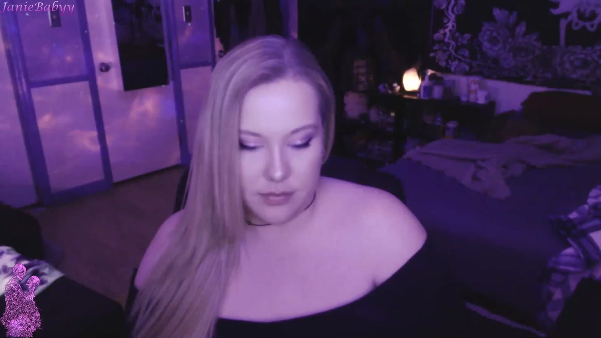 Gallery image thumbnail from JanieBabyy's myfreecams stream on, 04/03/2023, 17:40 image 12 of 20