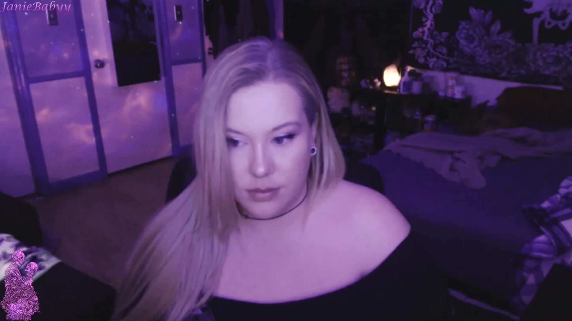Gallery image thumbnail from JanieBabyy's myfreecams stream on, 04/03/2023, 17:40 image 8 of 20