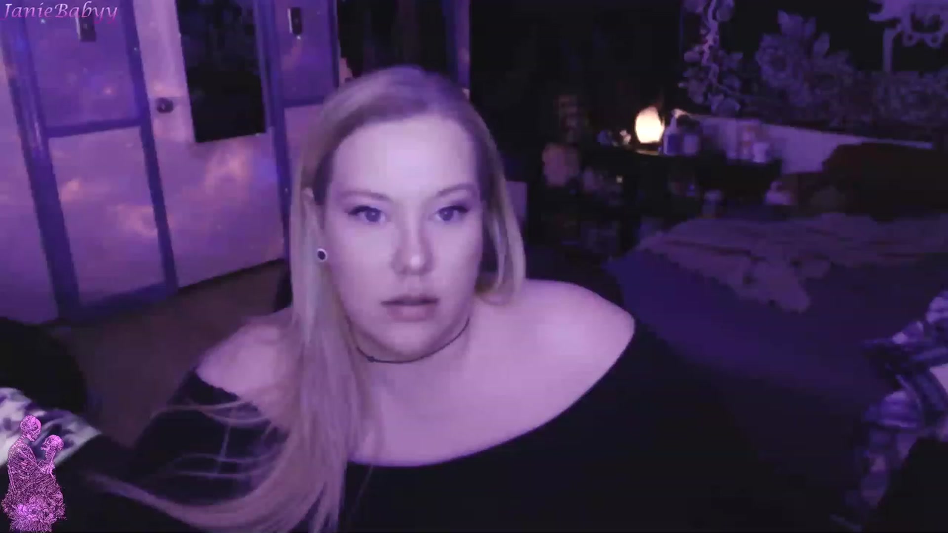 Gallery image thumbnail from JanieBabyy's myfreecams stream on, 04/03/2023, 17:40 image 20 of 20