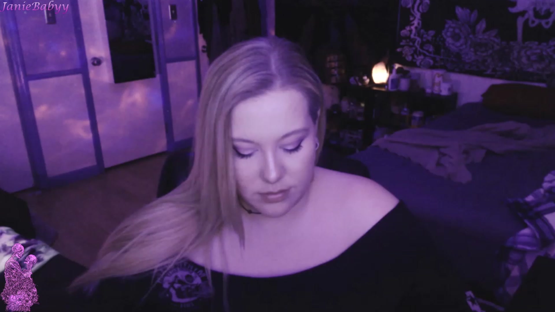 Gallery image thumbnail from JanieBabyy's myfreecams stream on, 04/03/2023, 17:40 image 2 of 20
