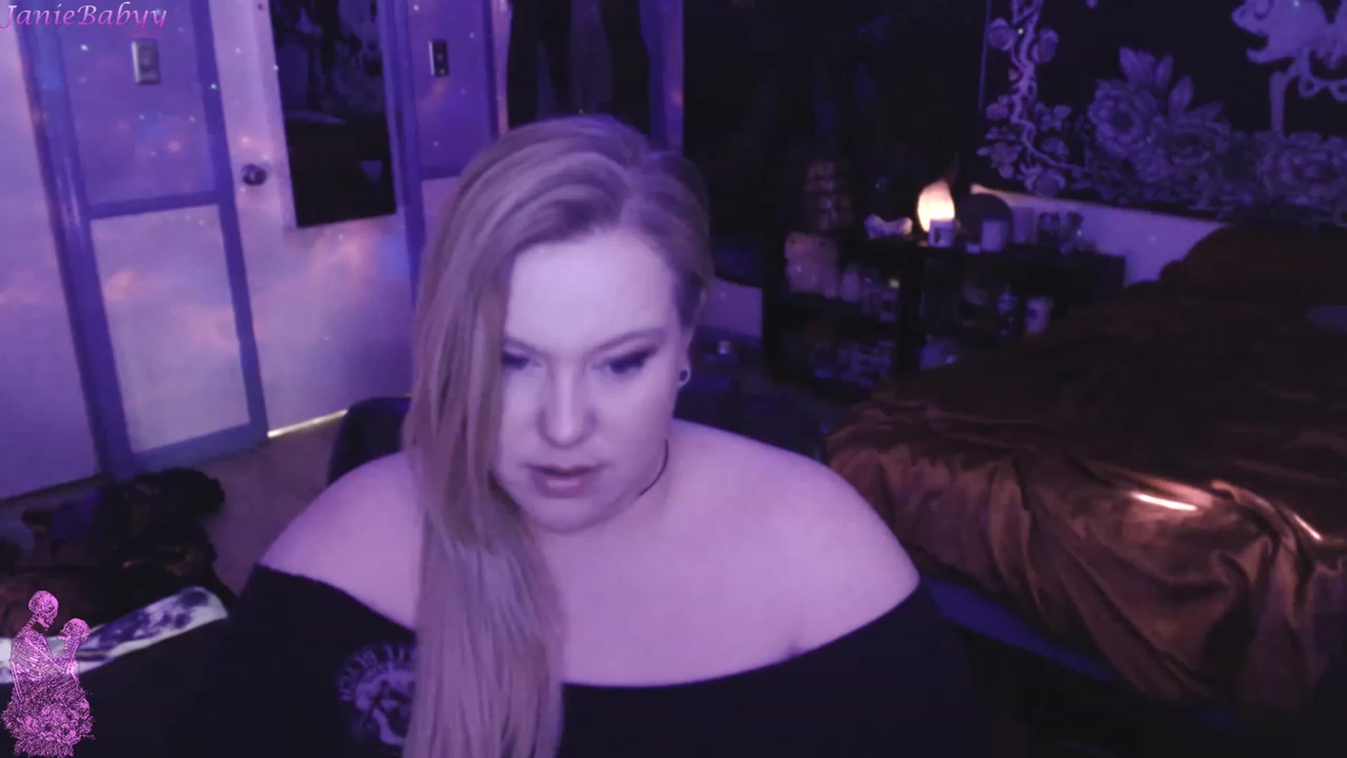 Gallery image thumbnail from JanieBabyy's myfreecams stream on, 04/06/2023, 19:31 image 9 of 20