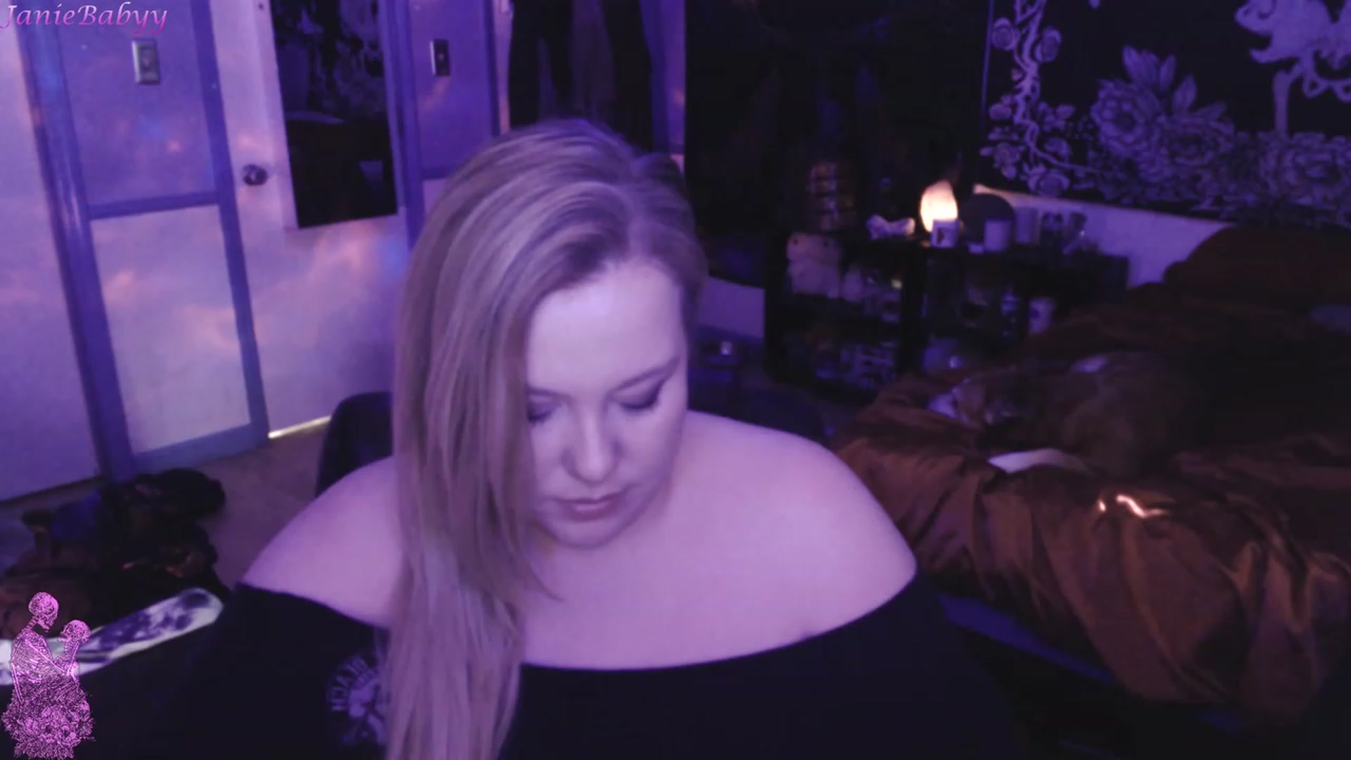 Gallery image thumbnail from JanieBabyy's myfreecams stream on, 04/06/2023, 19:31 image 15 of 20