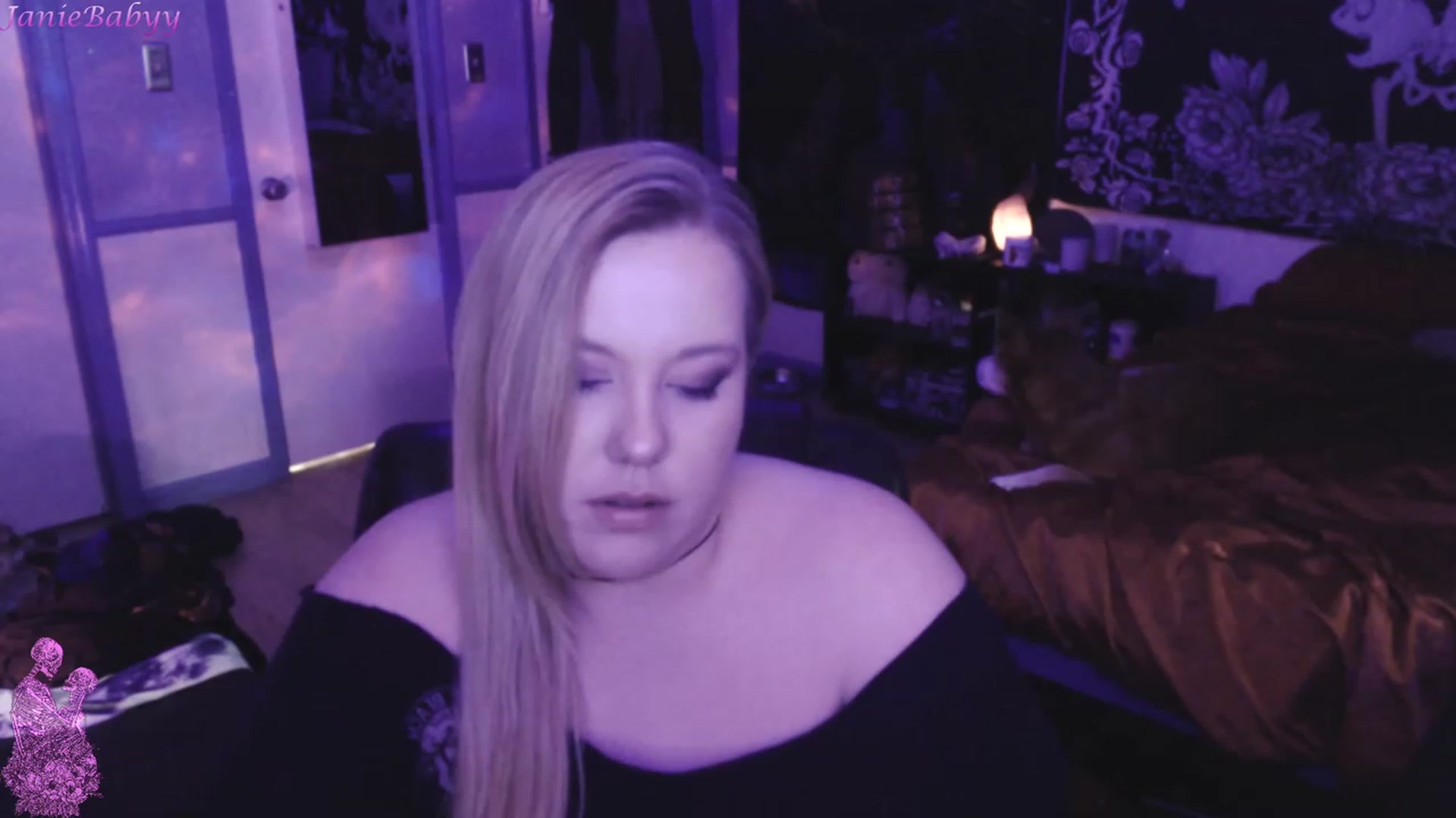 Gallery image thumbnail from JanieBabyy's myfreecams stream on, 04/06/2023, 19:31 image 19 of 20