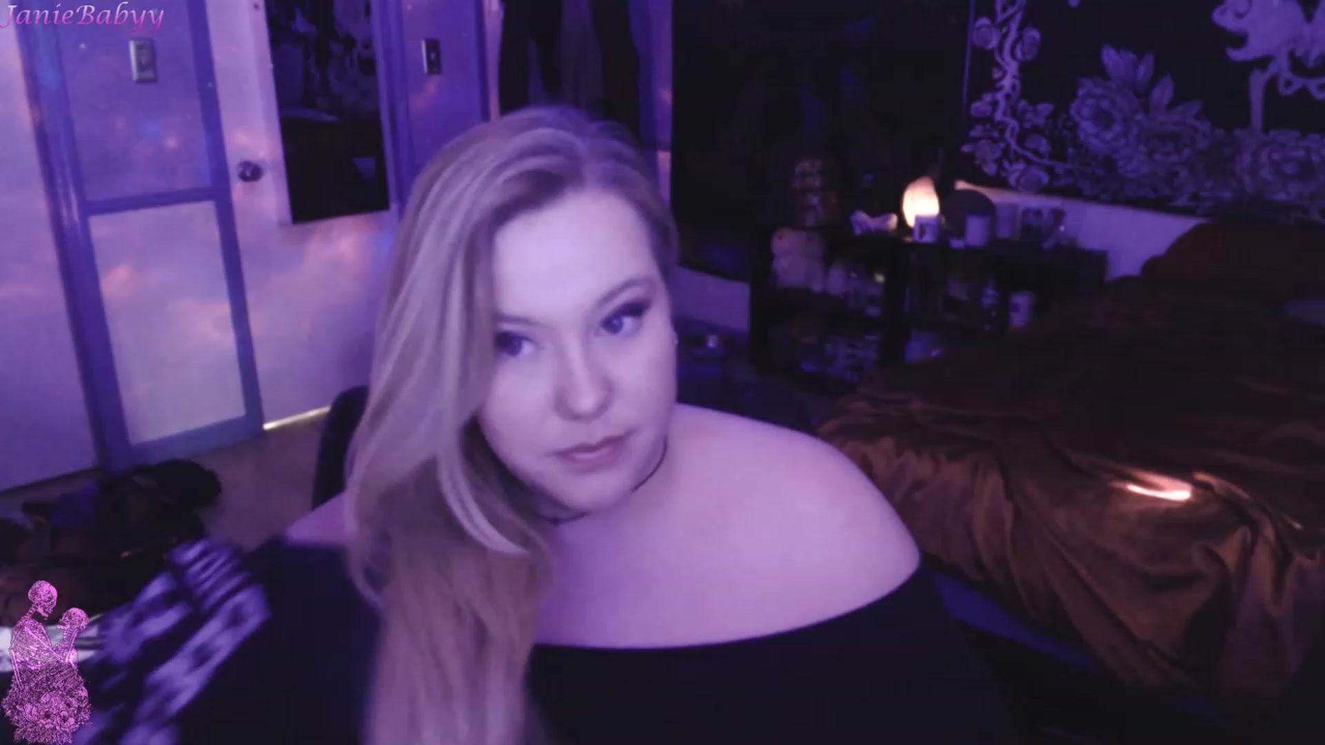Gallery image thumbnail from JanieBabyy's myfreecams stream on, 04/06/2023, 19:31 image 7 of 20